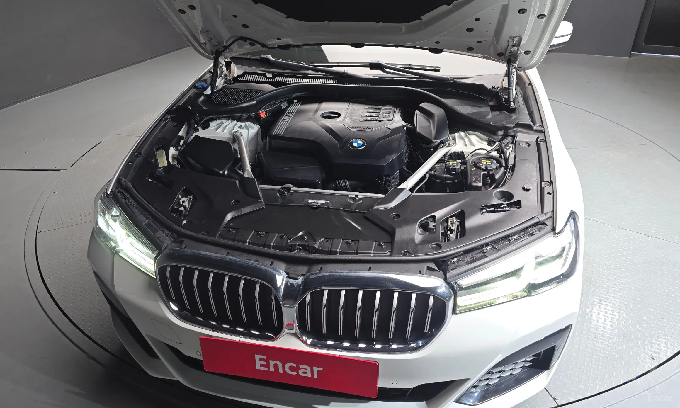 BMW 5 Series (G30) превью 6