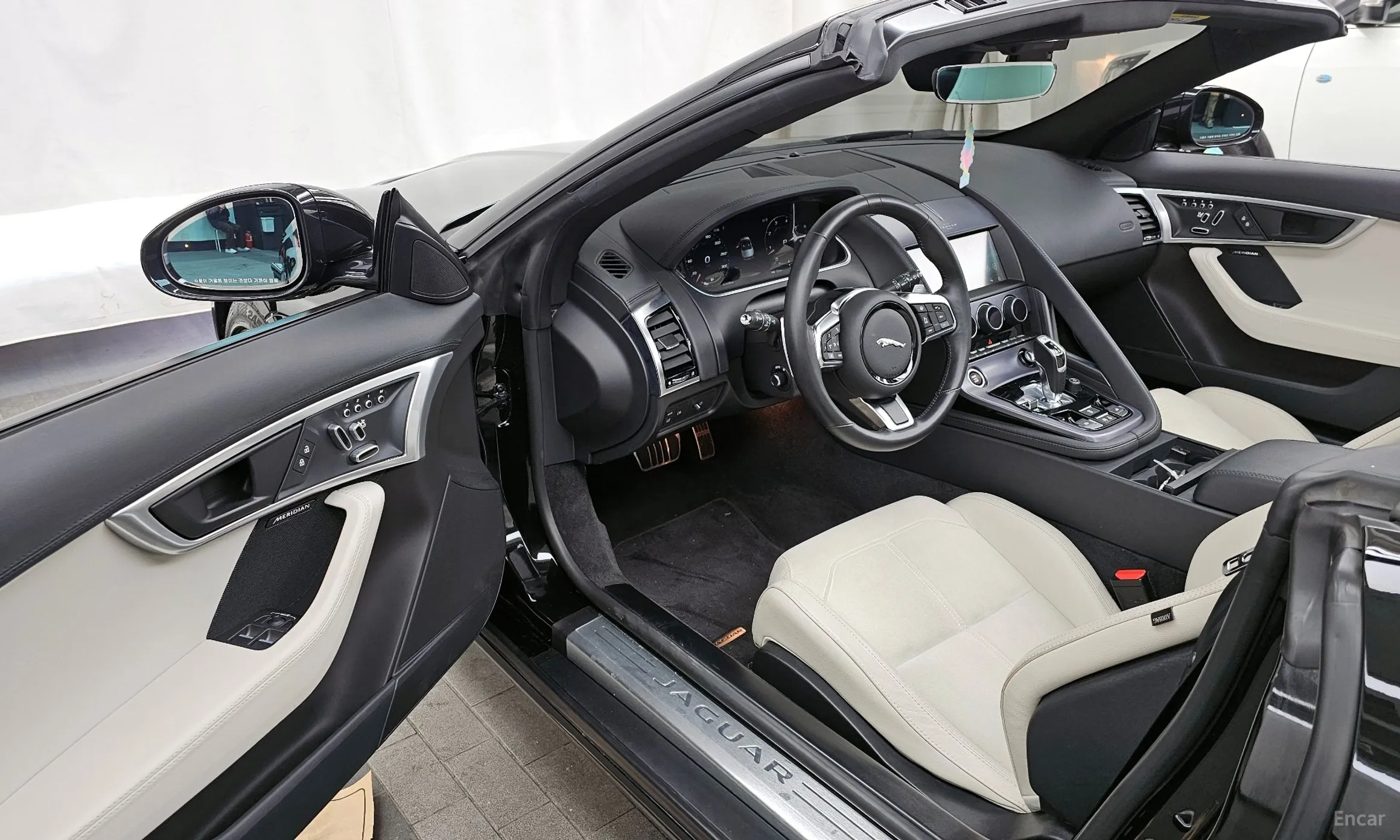Jaguar F-TYPE превью 10
