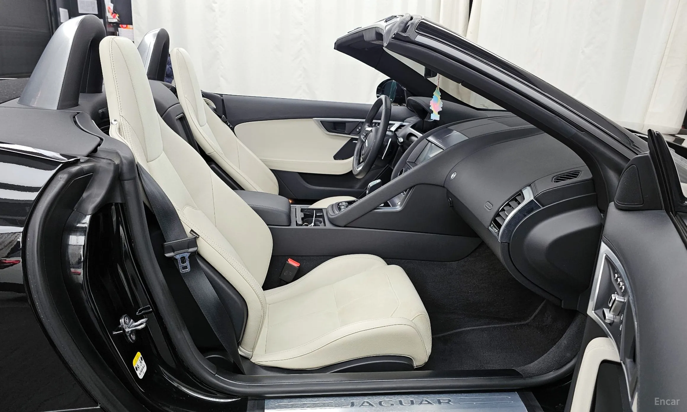 Jaguar F-TYPE превью 11