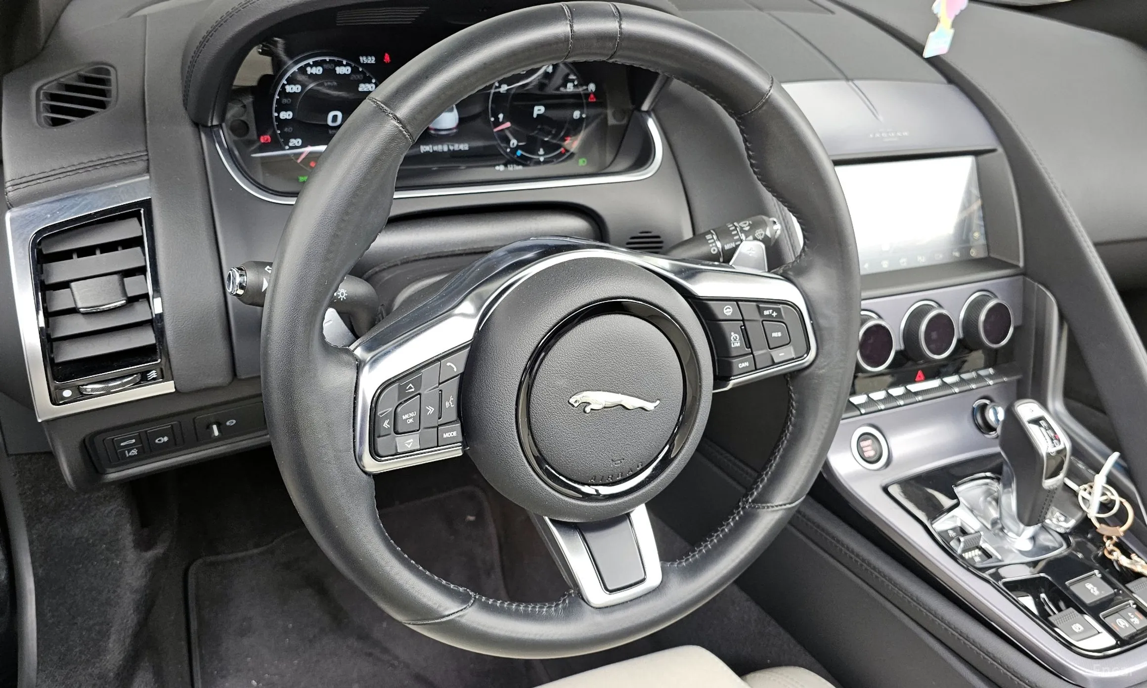 Jaguar F-TYPE превью 12