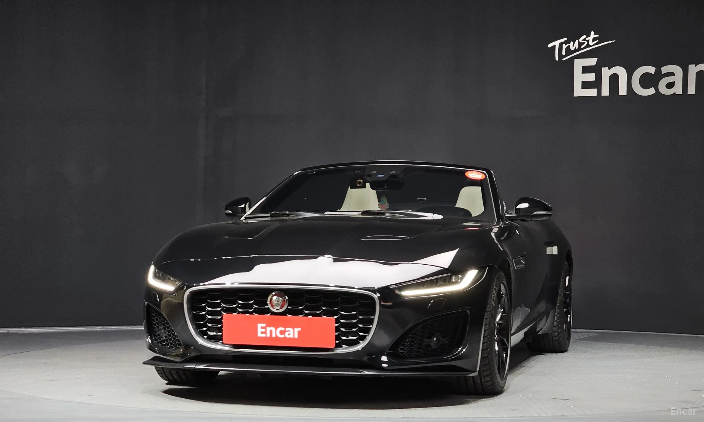 Jaguar F-TYPE превью 3