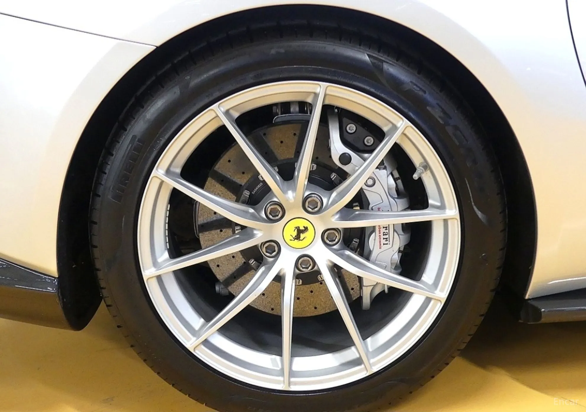 Ferrari 812 GTS превью 7