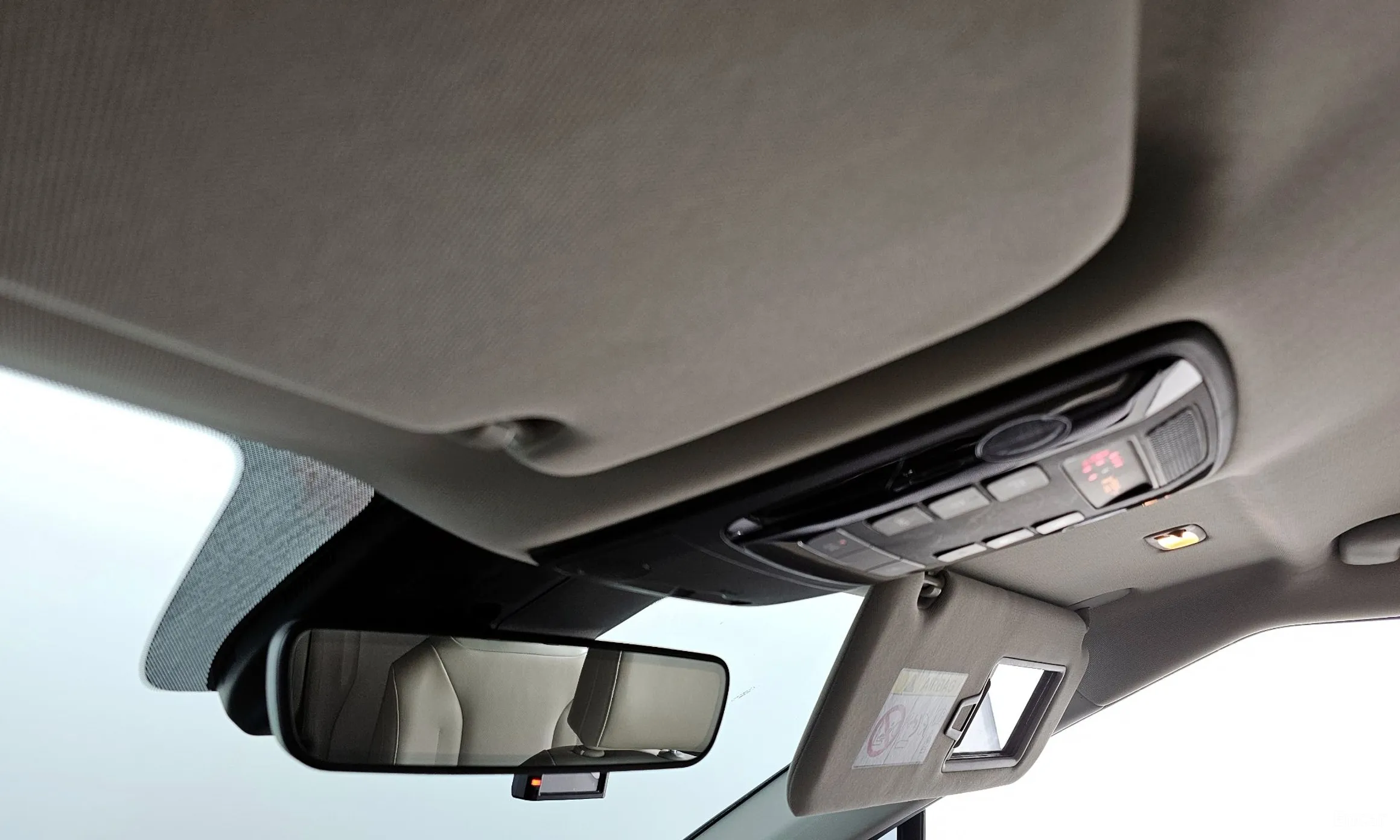Kia Carnival Gen 4 превью 19