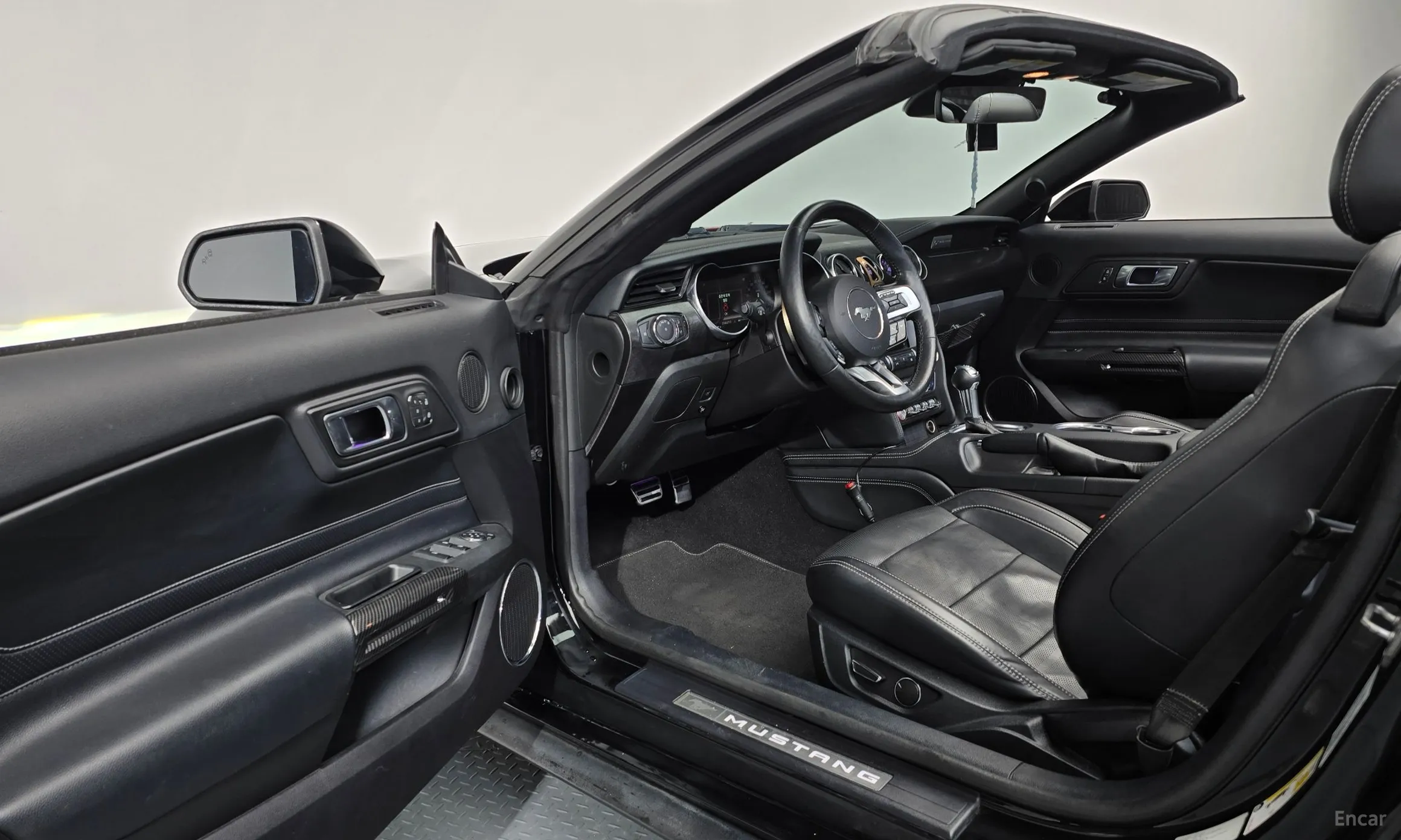 Ford Mustang превью 10