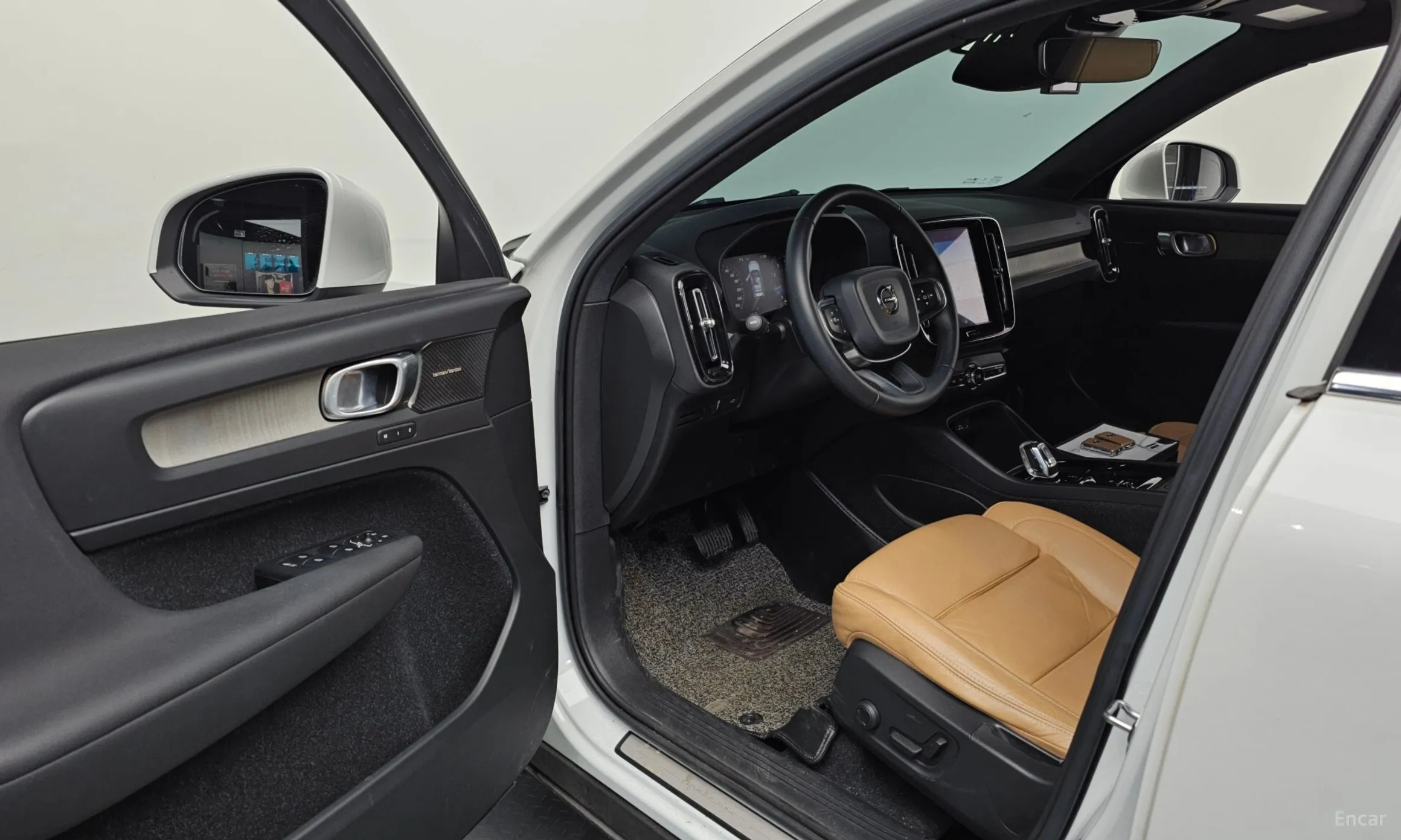 Volvo XC40 превью 10