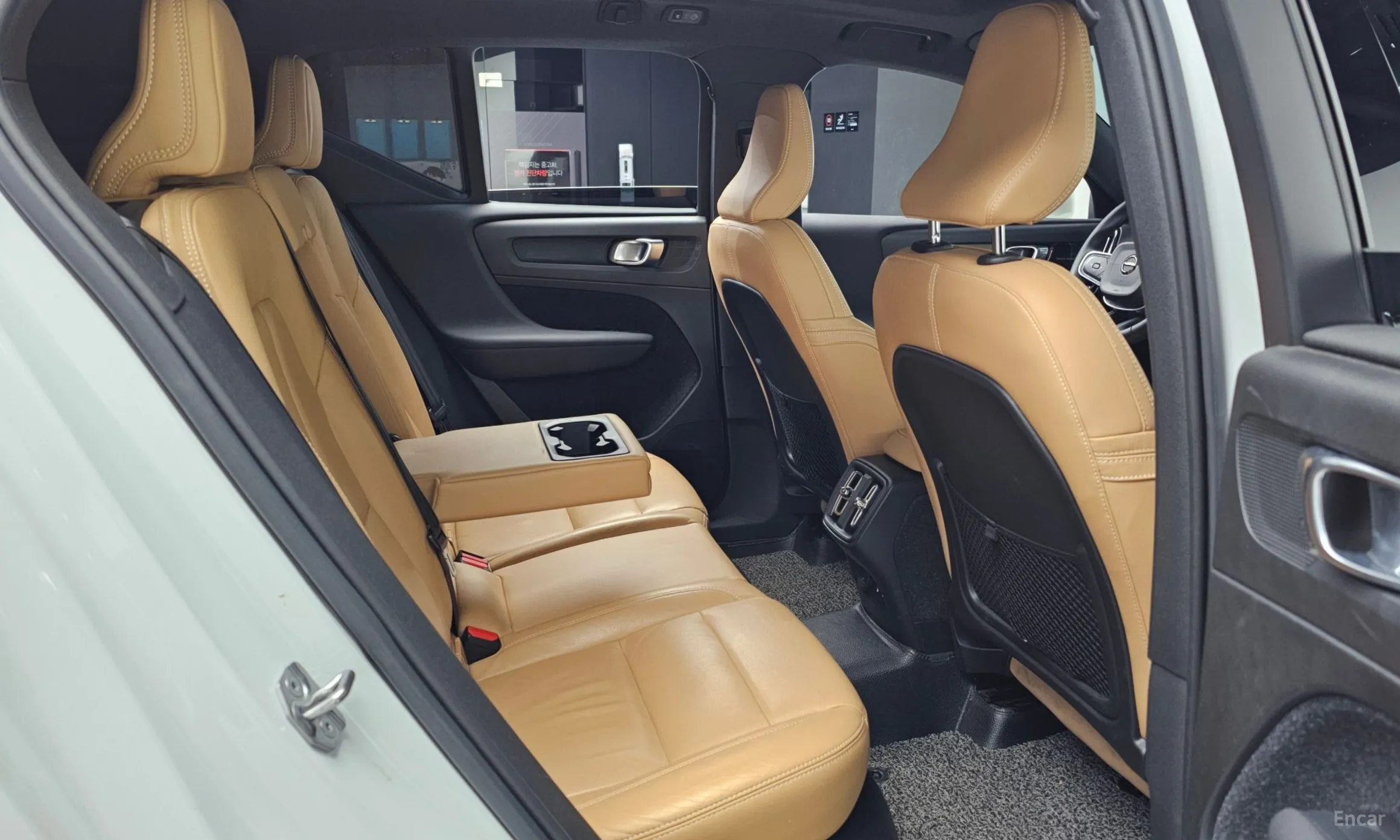 Volvo XC40 превью 12