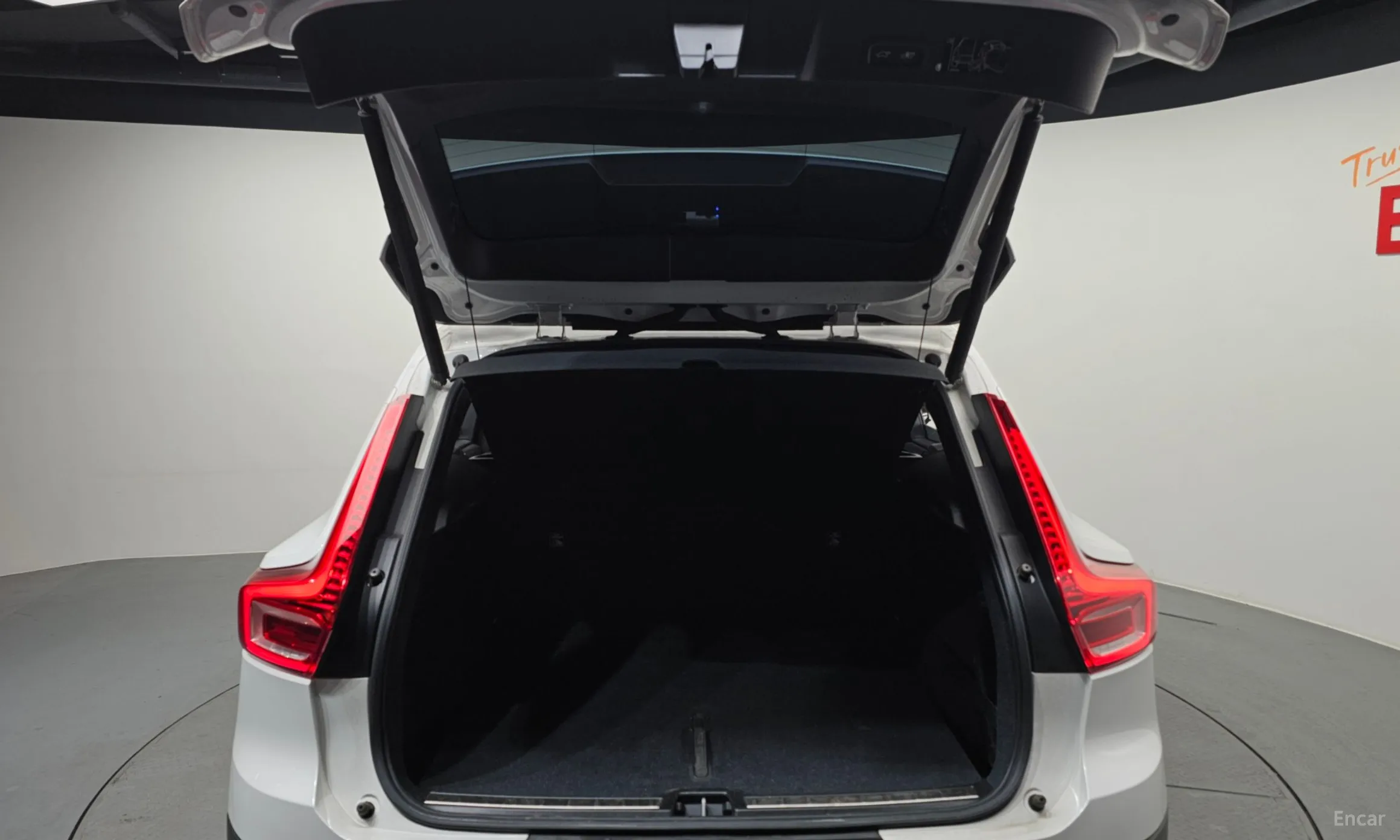 Volvo XC40 превью 20