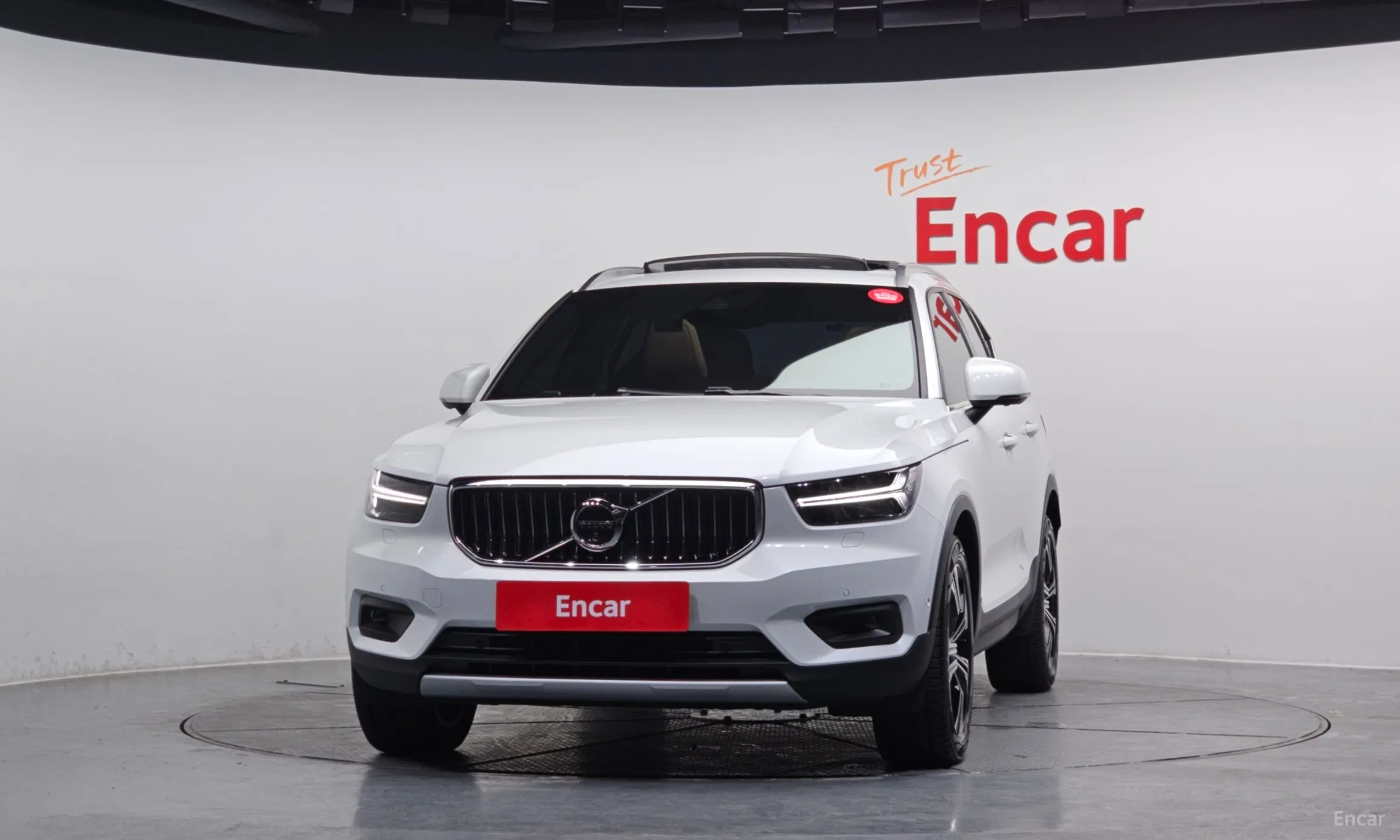 Volvo XC40 превью 3