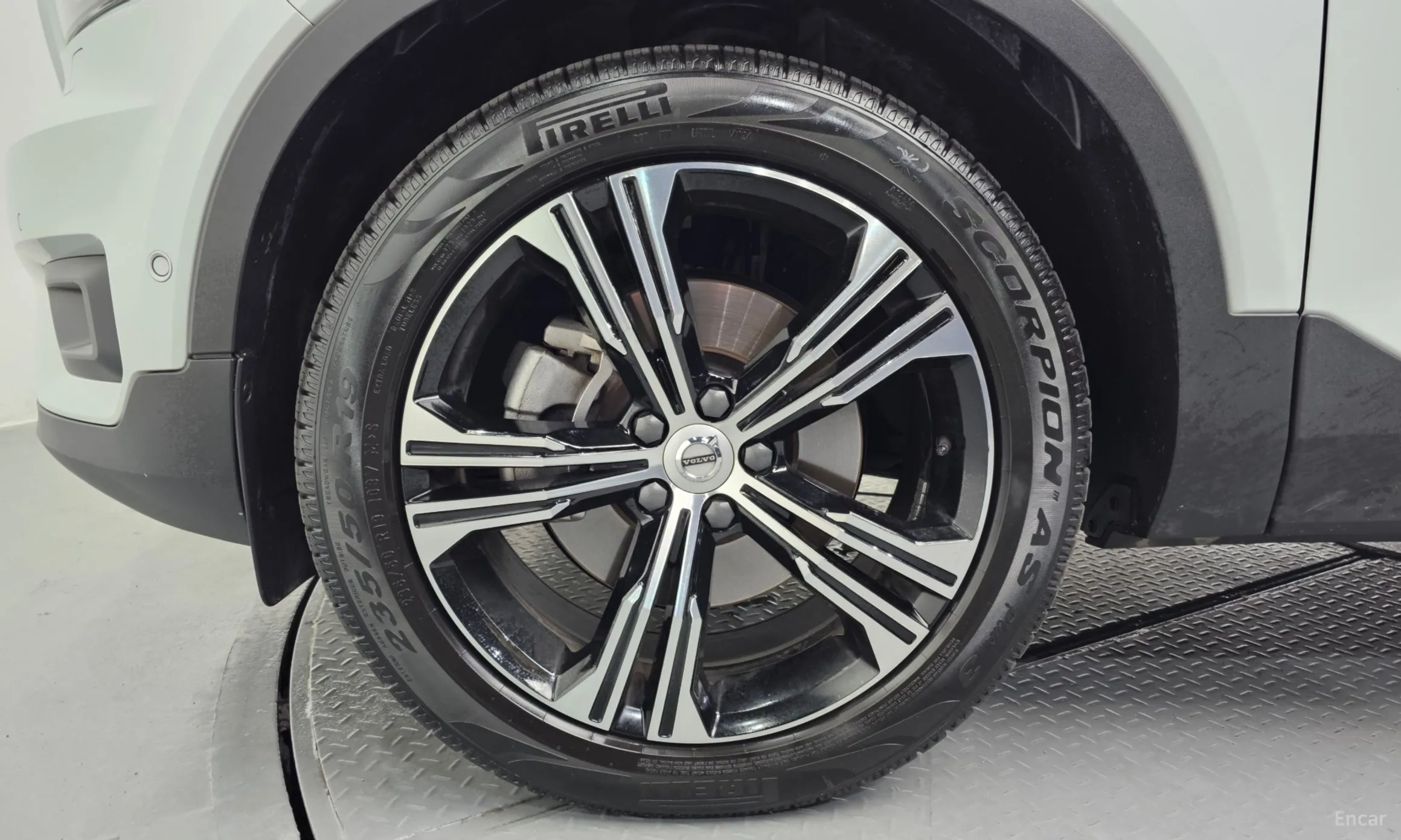 Volvo XC40 превью 5