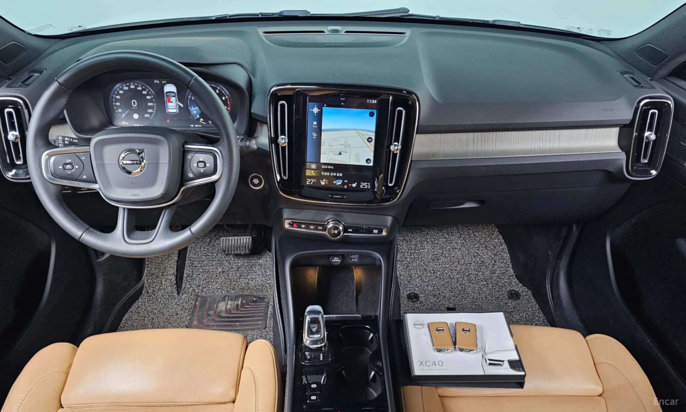 Volvo XC40 превью 7