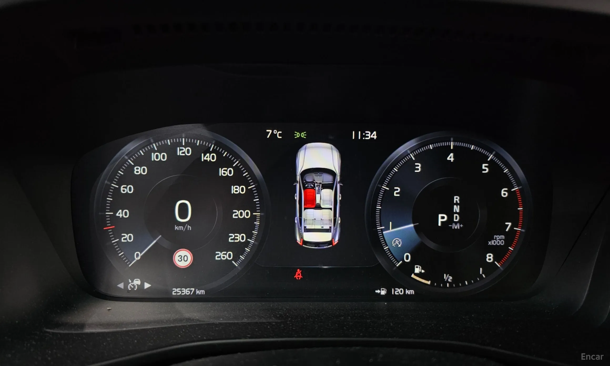 Volvo XC40 превью 8
