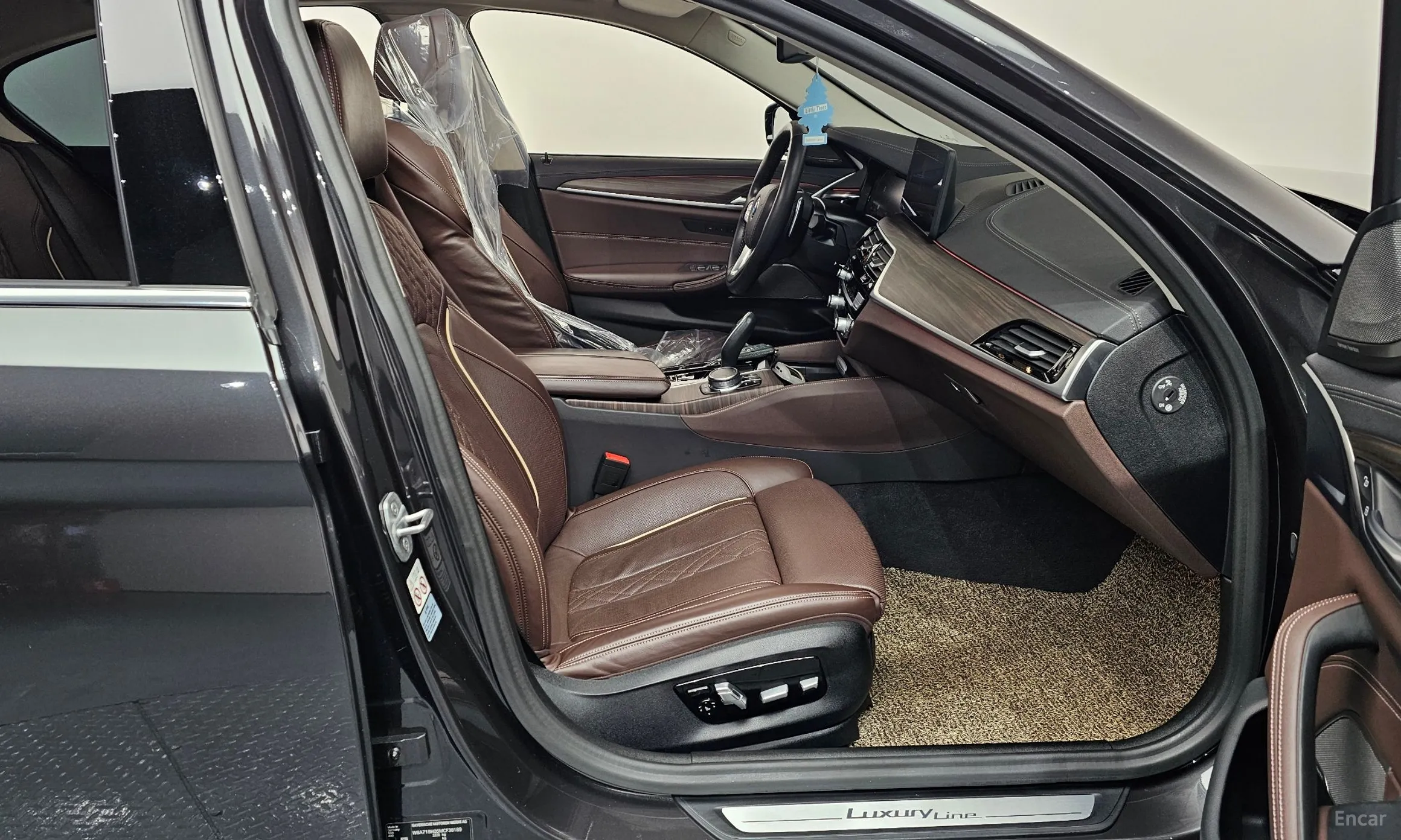BMW 5 Series (G30) превью 11