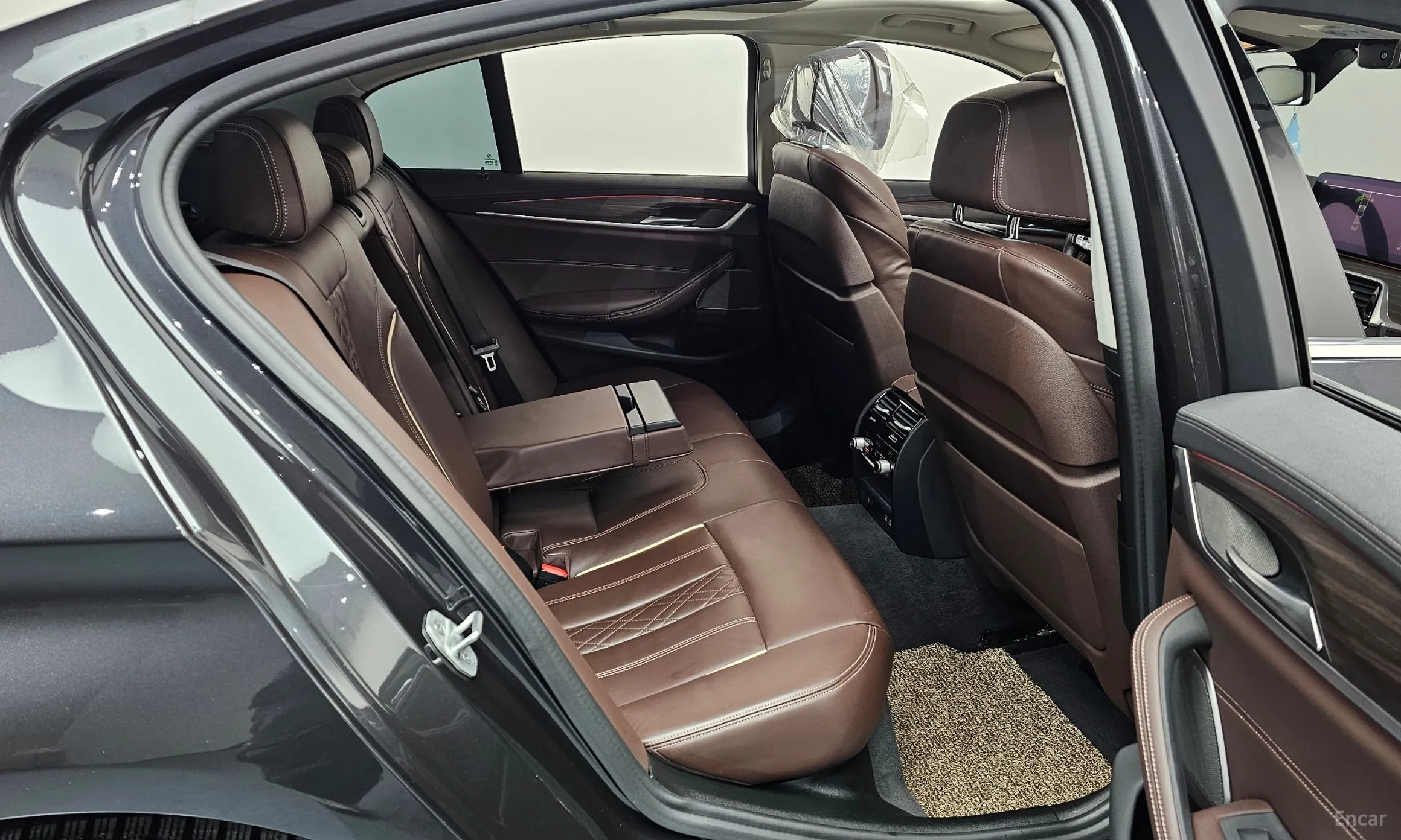 BMW 5 Series (G30) превью 12