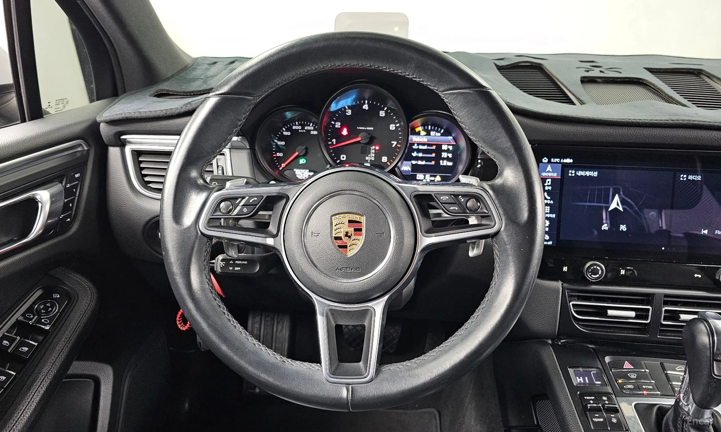 Porsche Macan превью 13