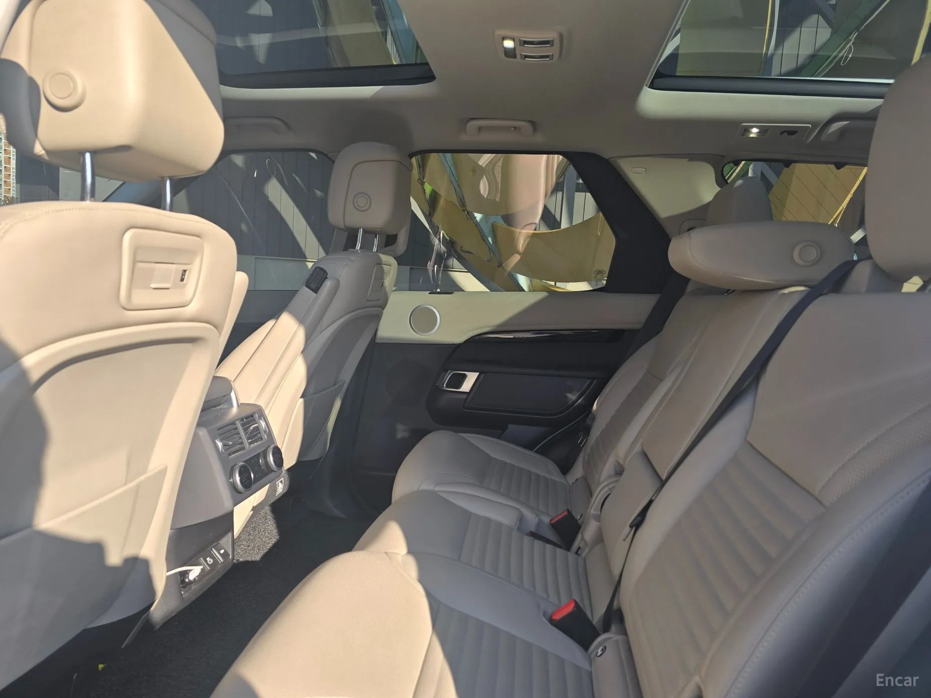 Land Rover Discovery 5 превью 10
