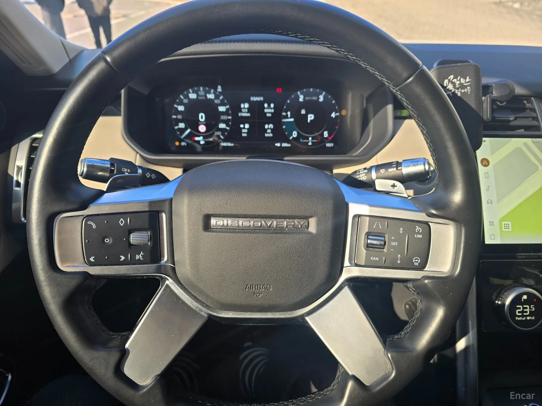 Land Rover Discovery 5 превью 11