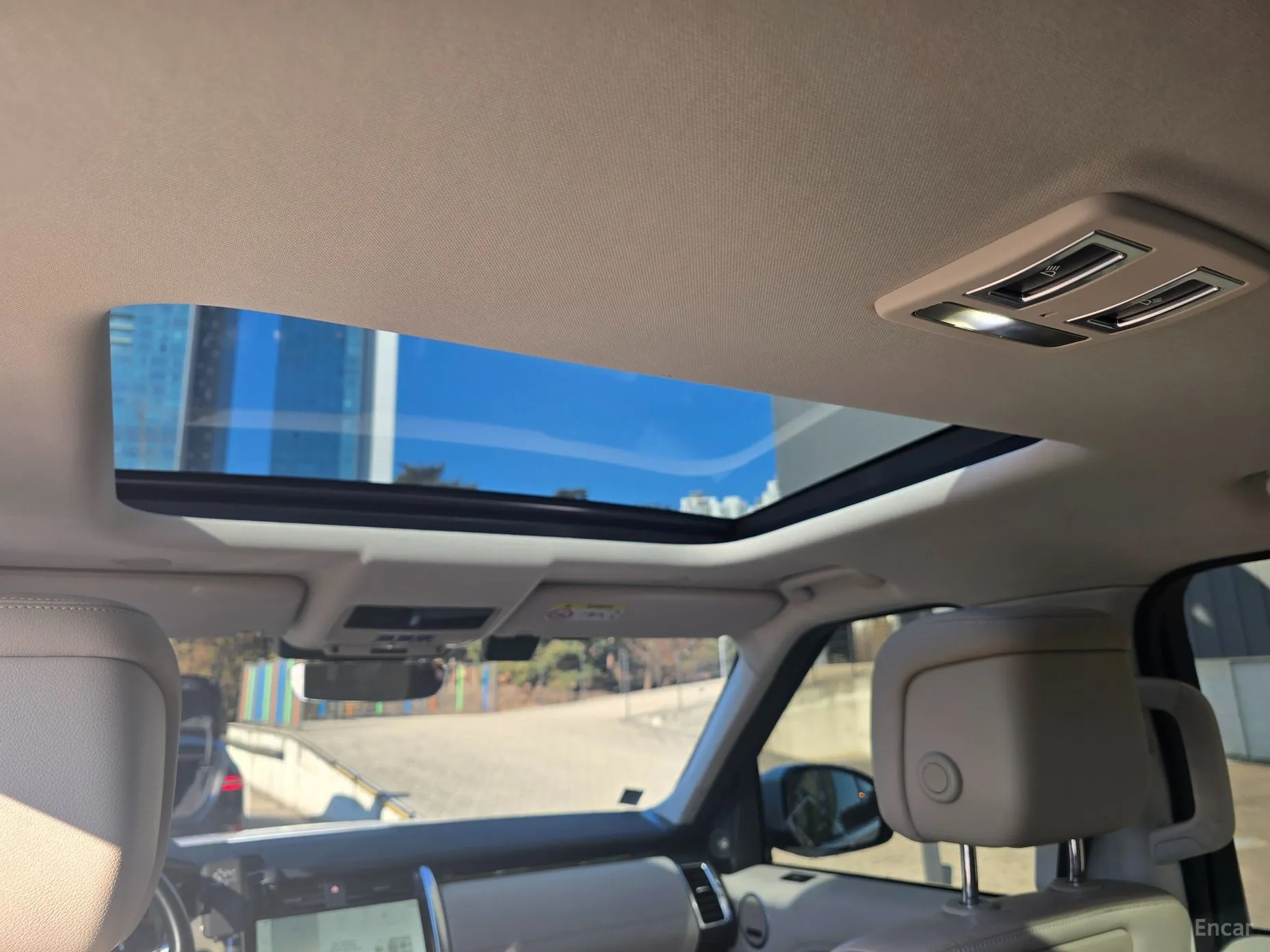 Land Rover Discovery 5 превью 16