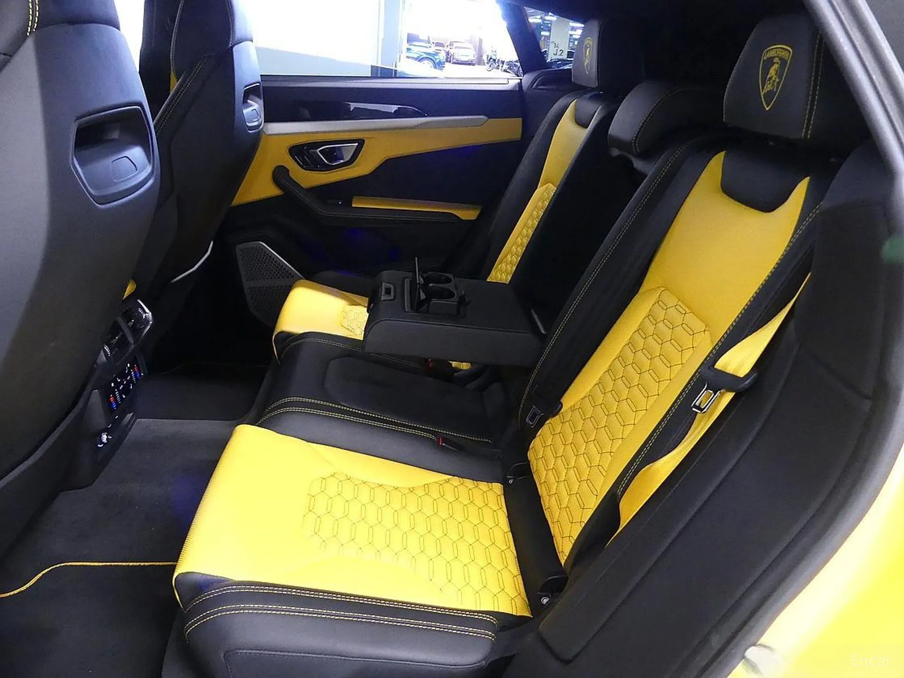 Lamborghini Urus превью 17