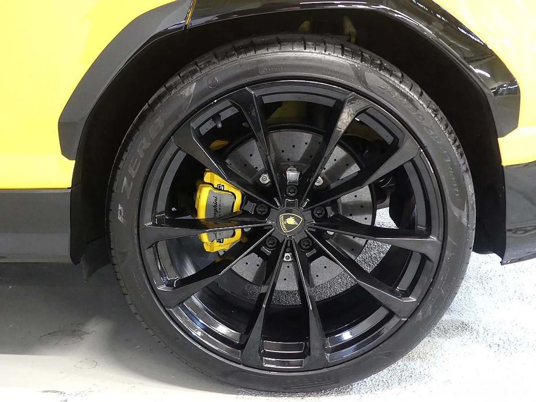 Lamborghini Urus превью 8
