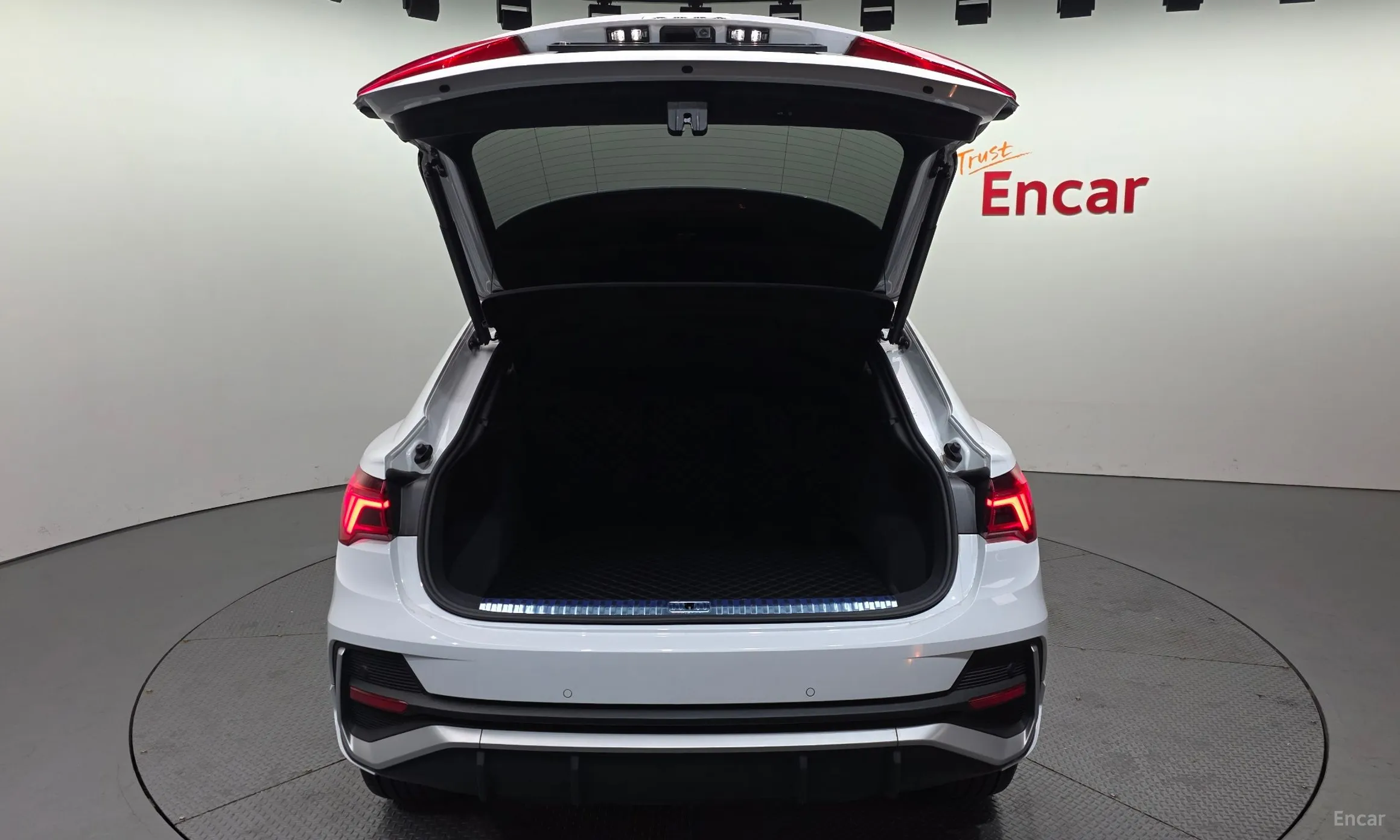 Audi Q3 (F3) превью 20