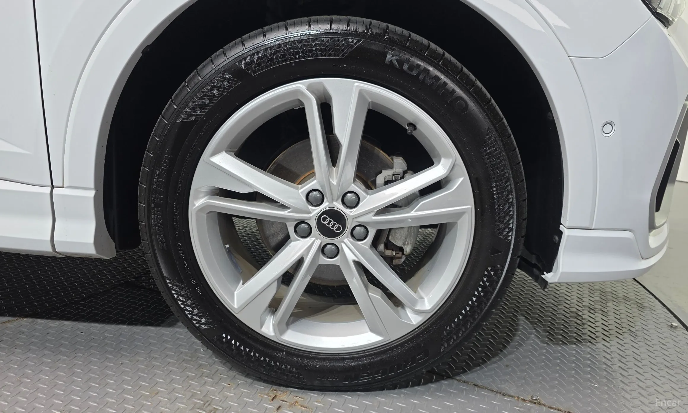 Audi Q3 (F3) превью 5