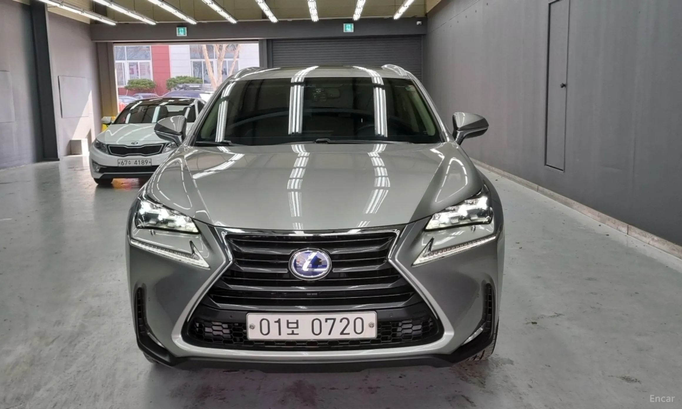 Lexus NX300h превью 3