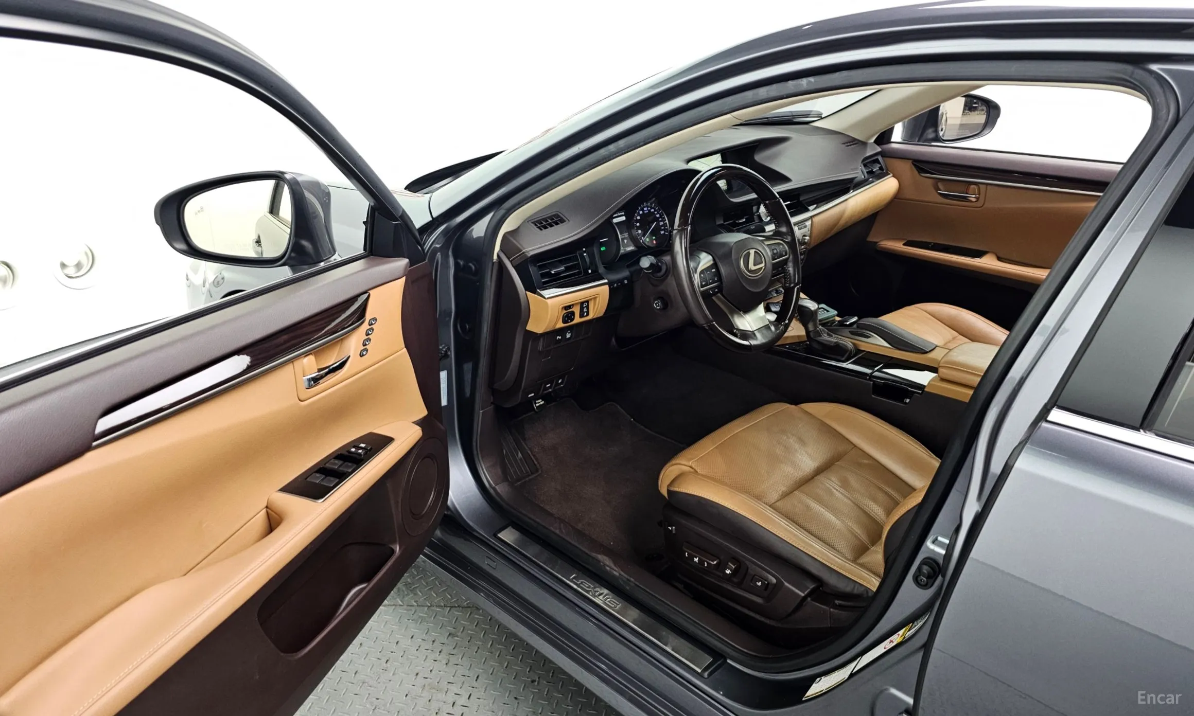 Lexus New ES300h превью 10