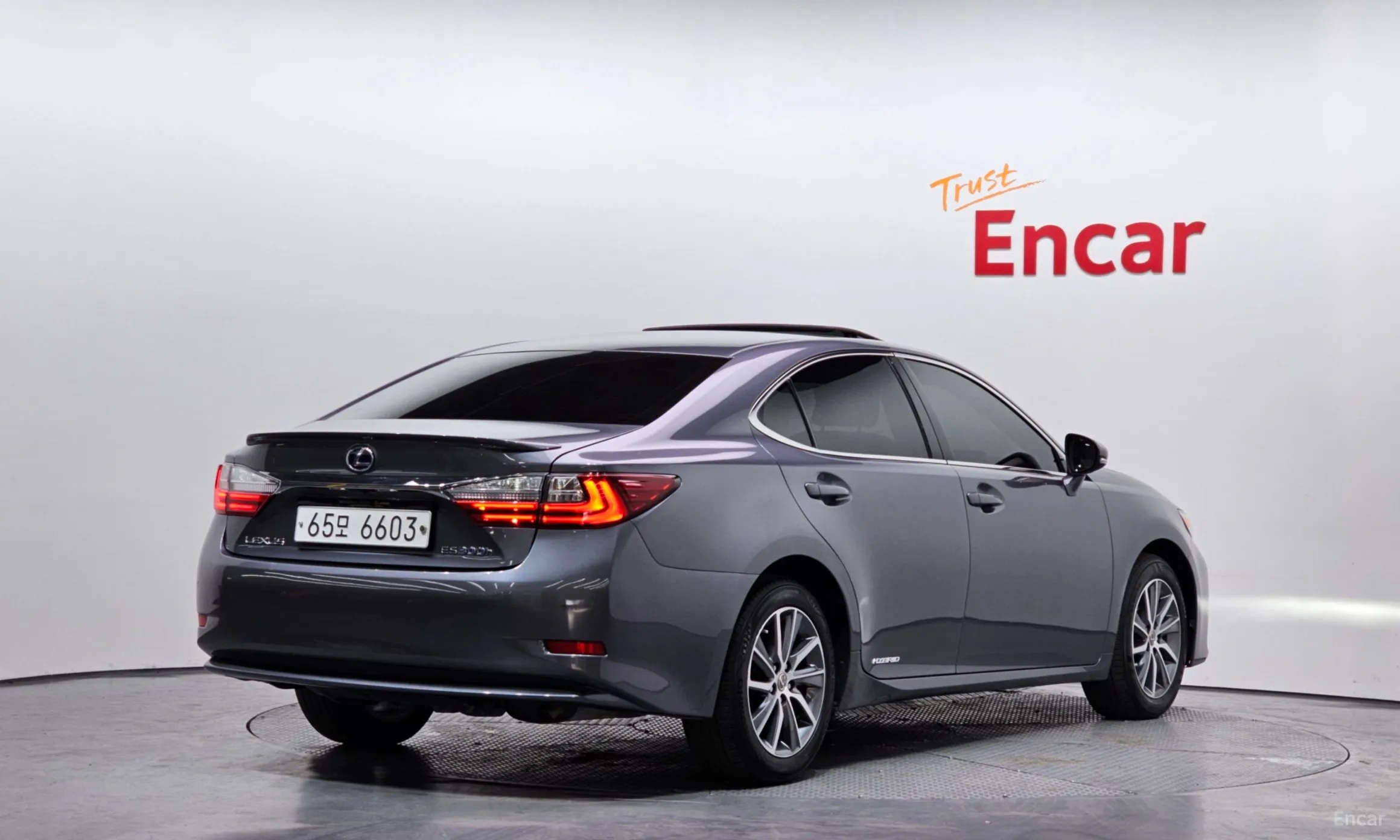 Lexus New ES300h