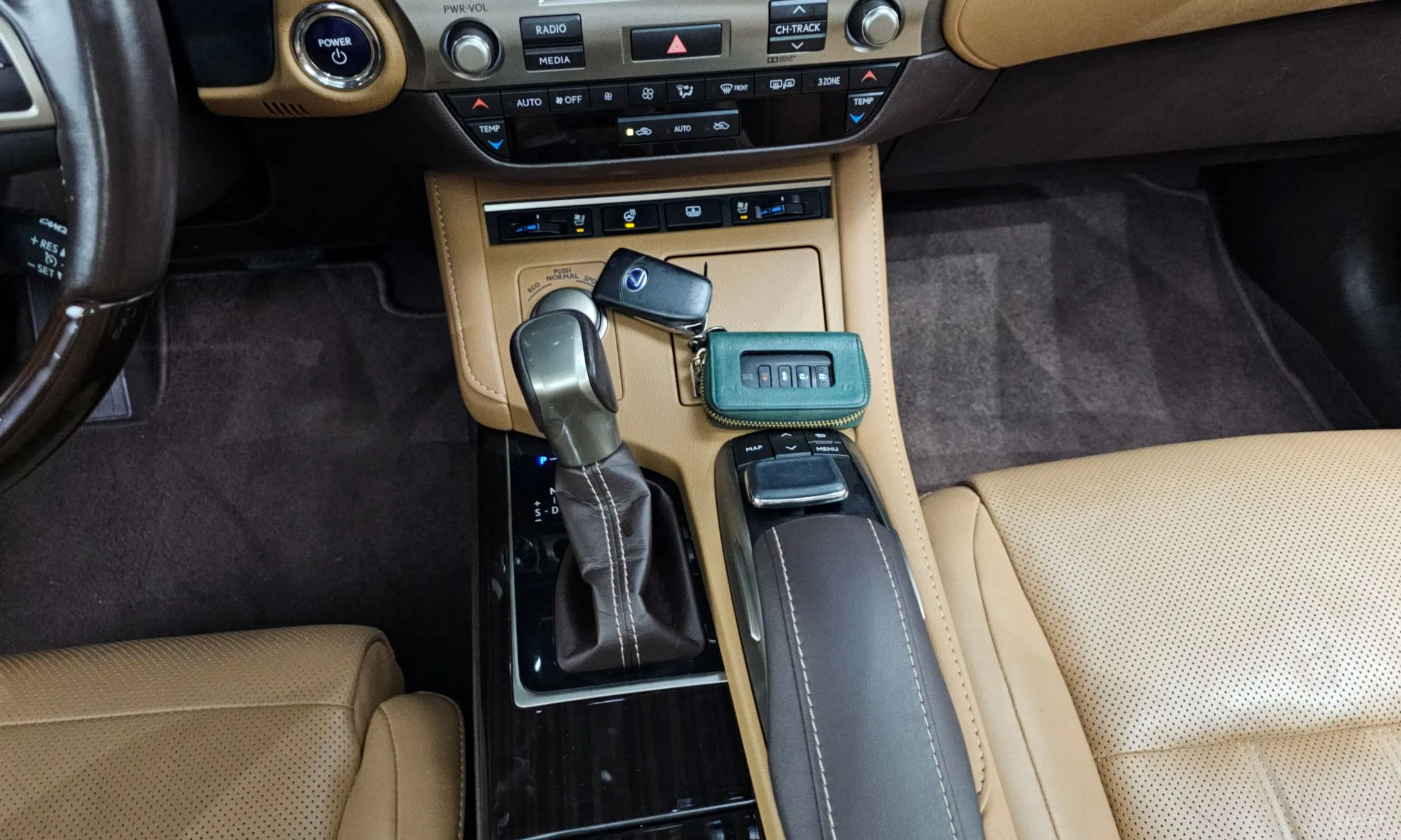 Lexus New ES300h превью 9