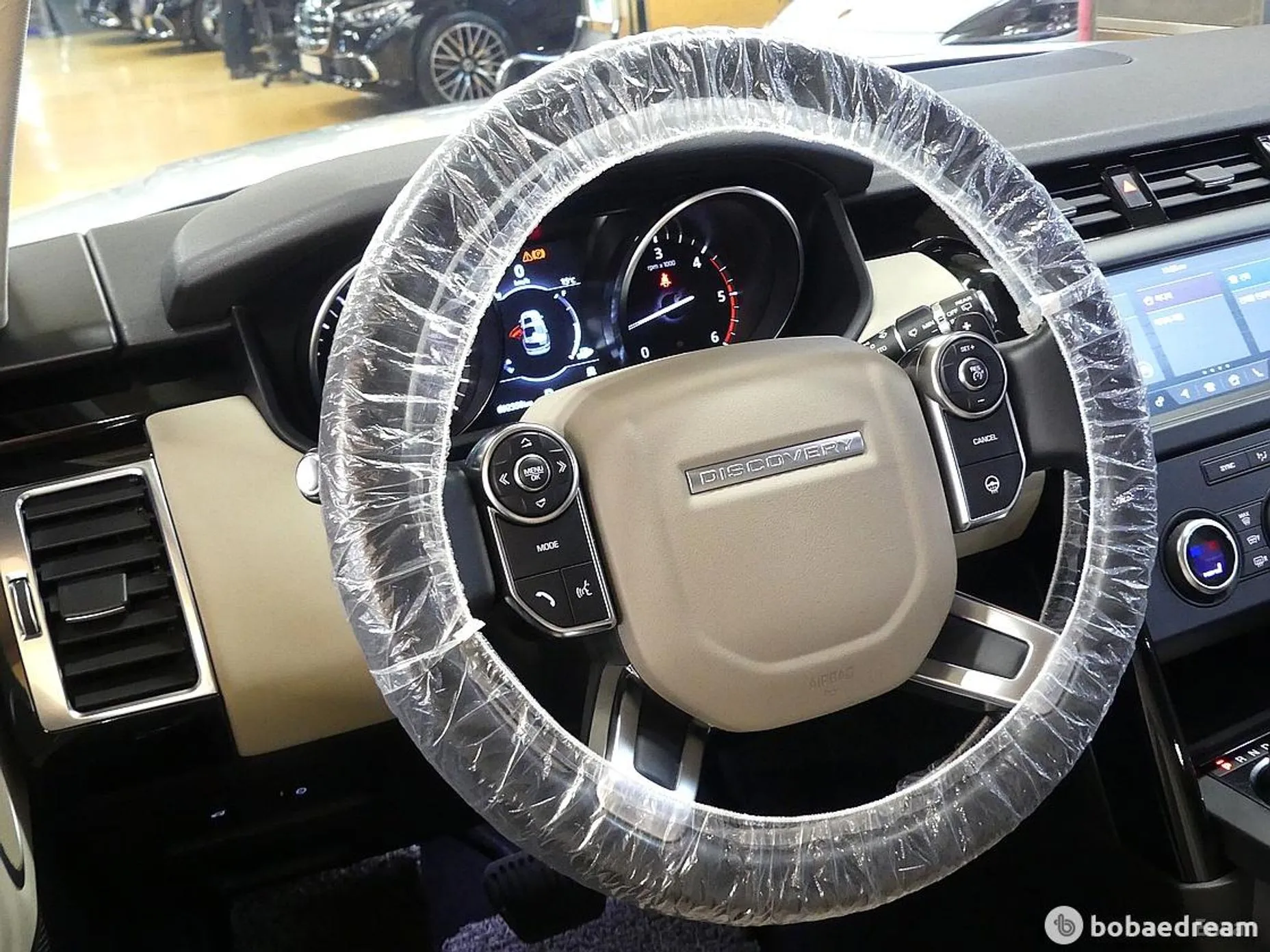 Land Rover Discovery 5 превью 13