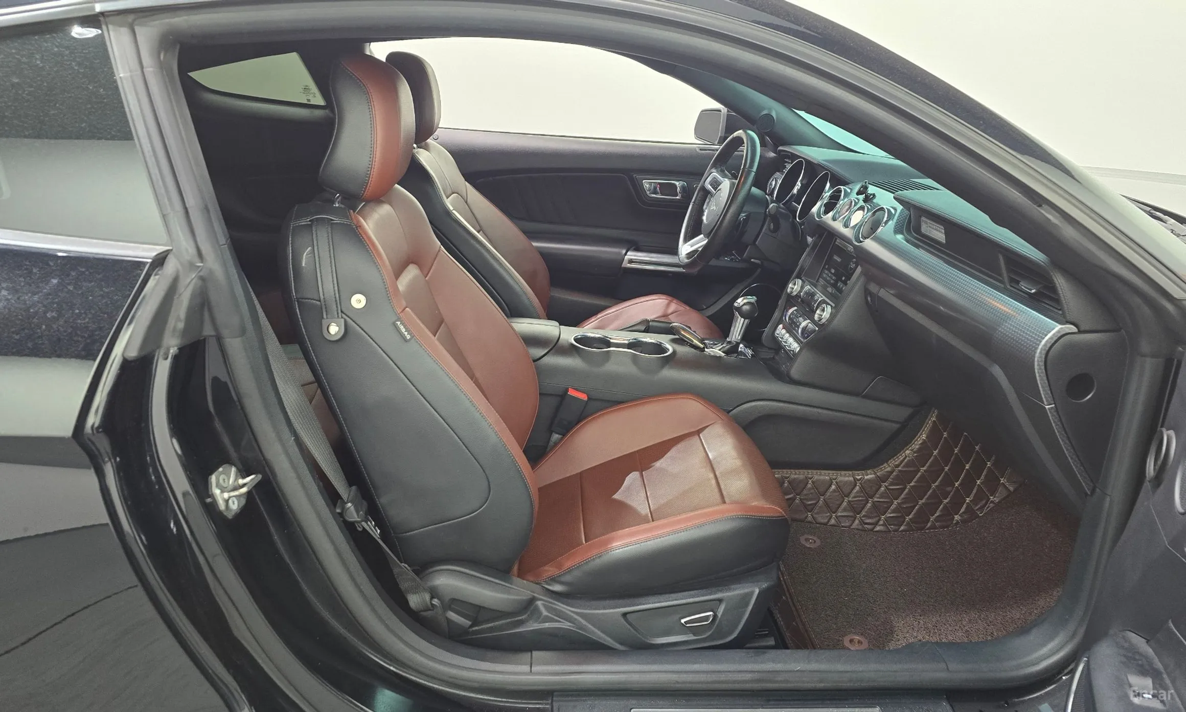 Ford Mustang превью 11