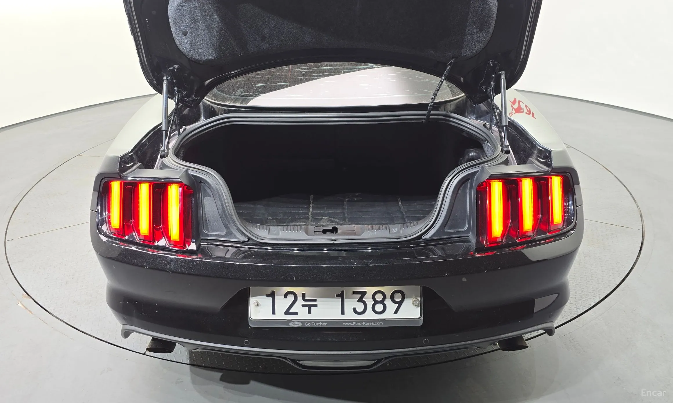 Ford Mustang превью 20