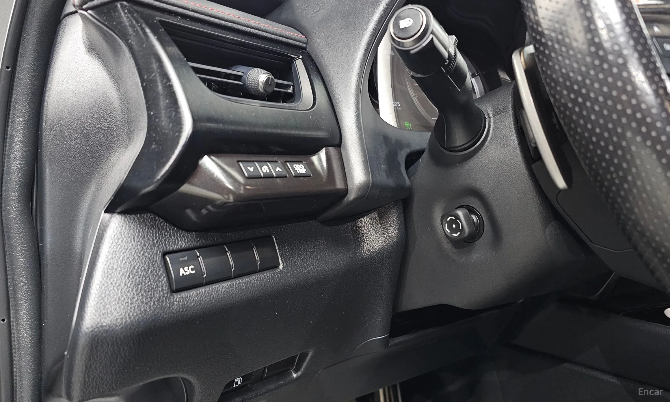 Lexus UX250h превью 14