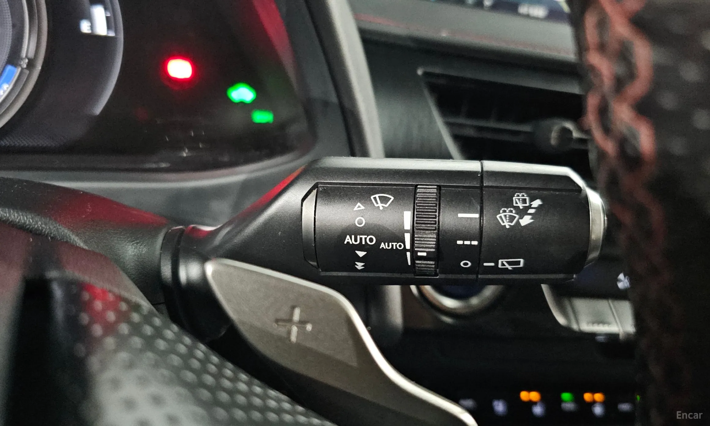 Lexus UX250h превью 16
