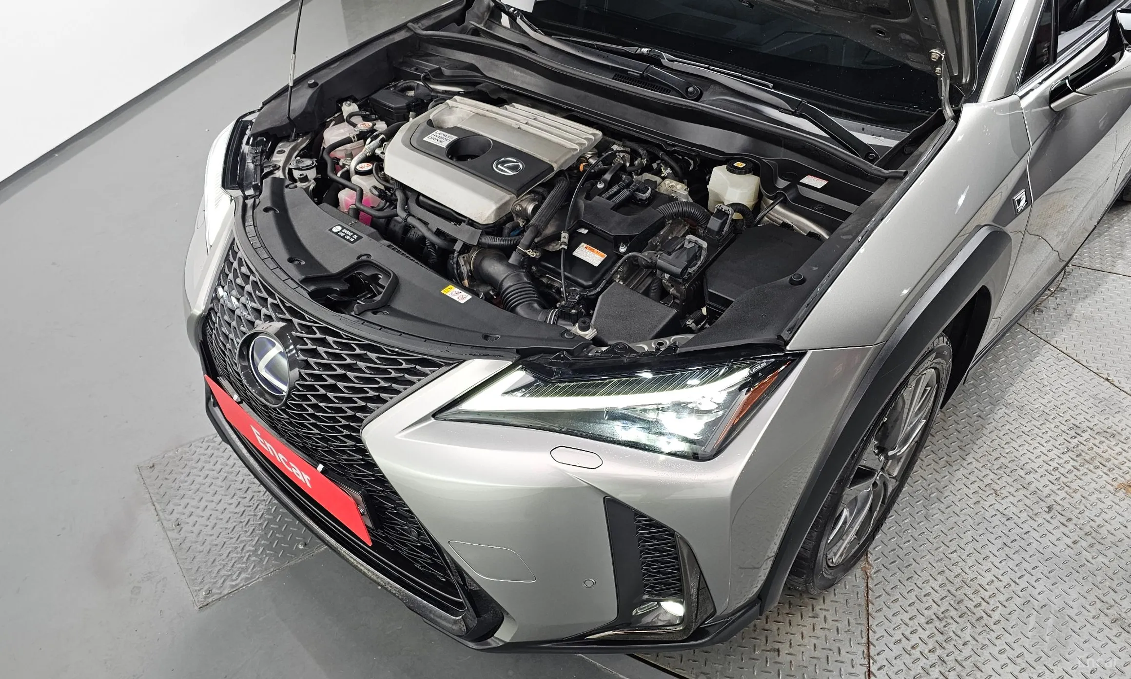 Lexus UX250h превью 6