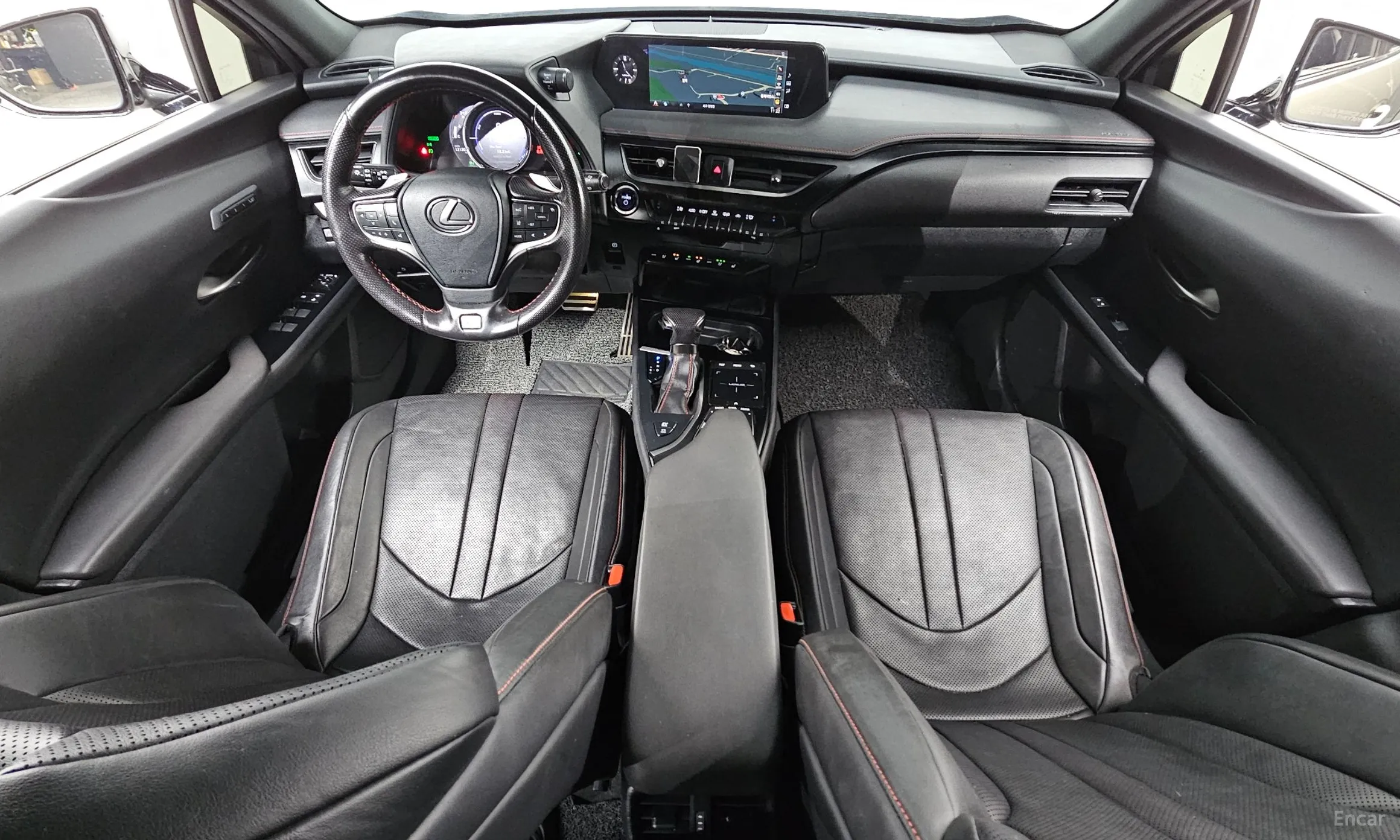 Lexus UX250h превью 7