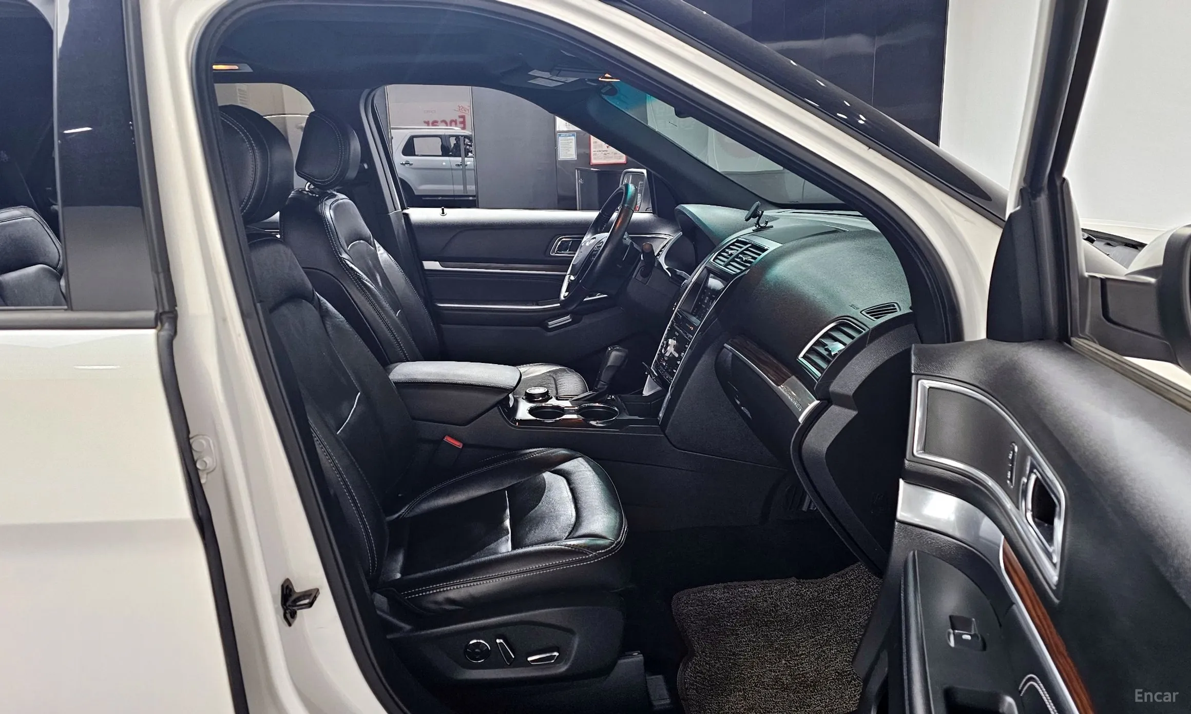 Ford Explorer превью 10