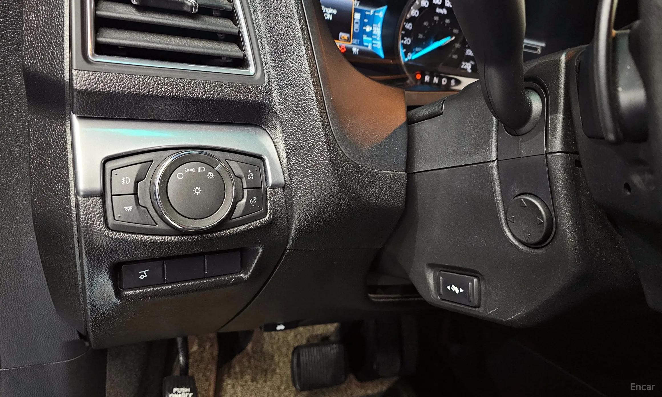 Ford Explorer превью 17