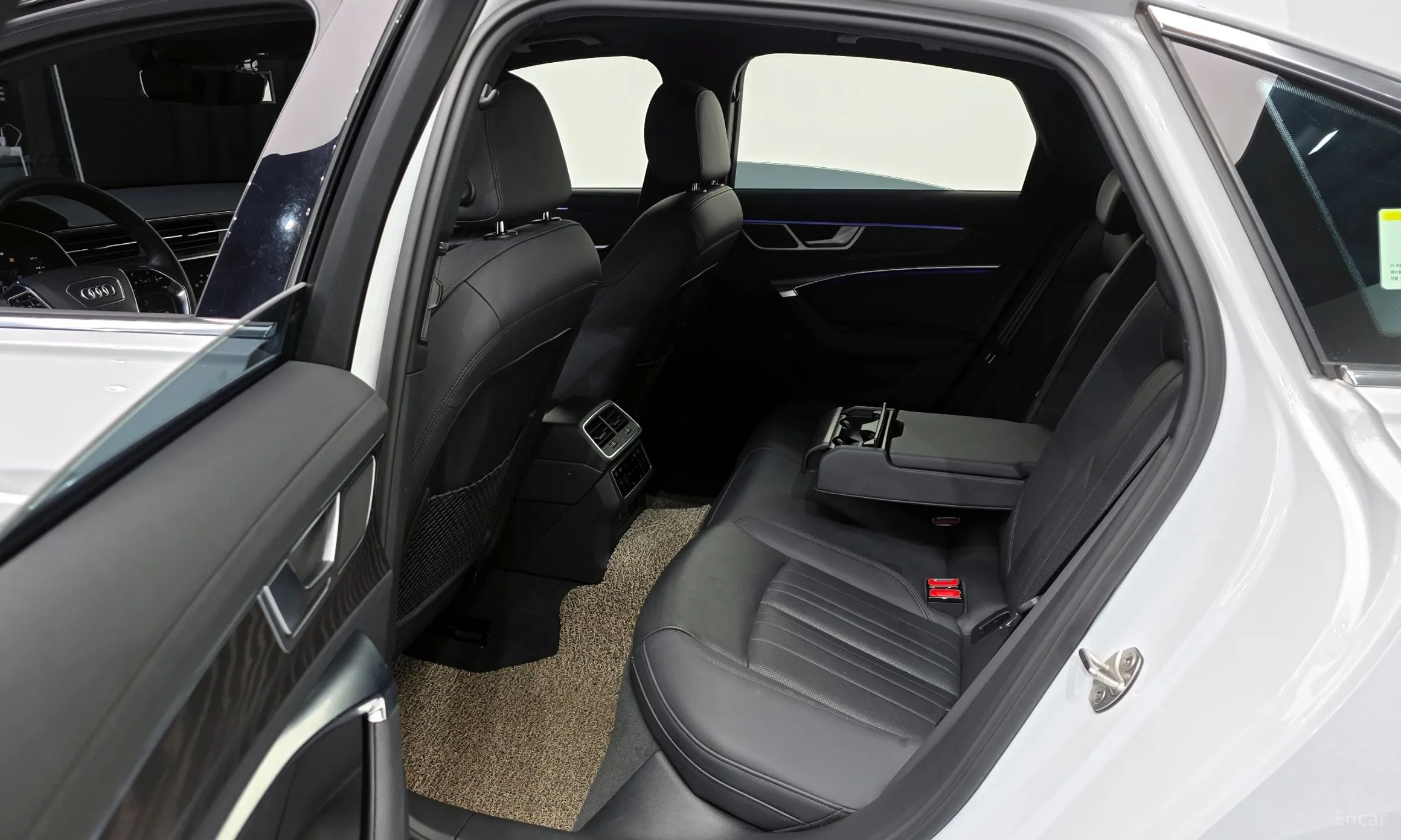 Audi A6 (C8) превью 20
