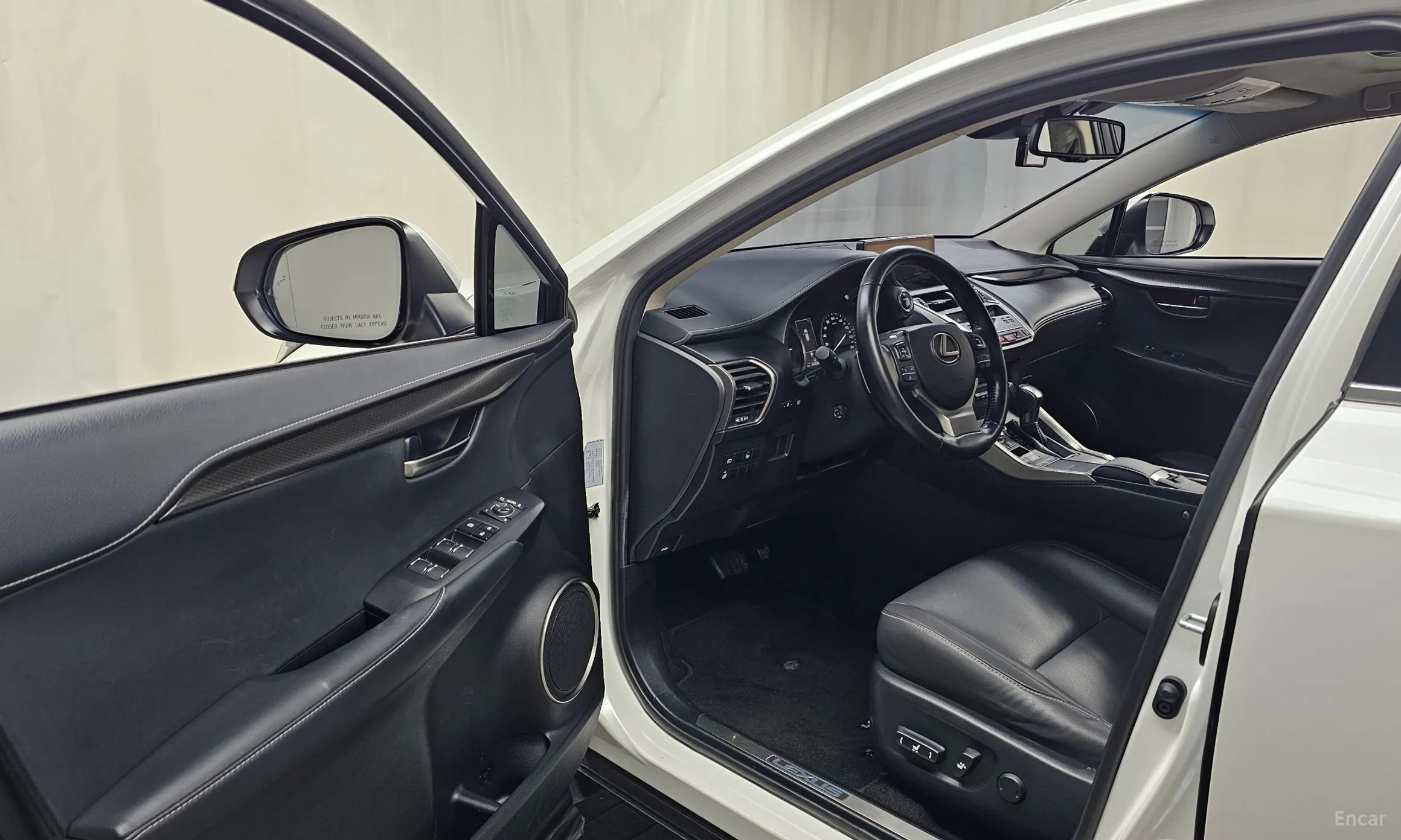 Lexus NX300h превью 10