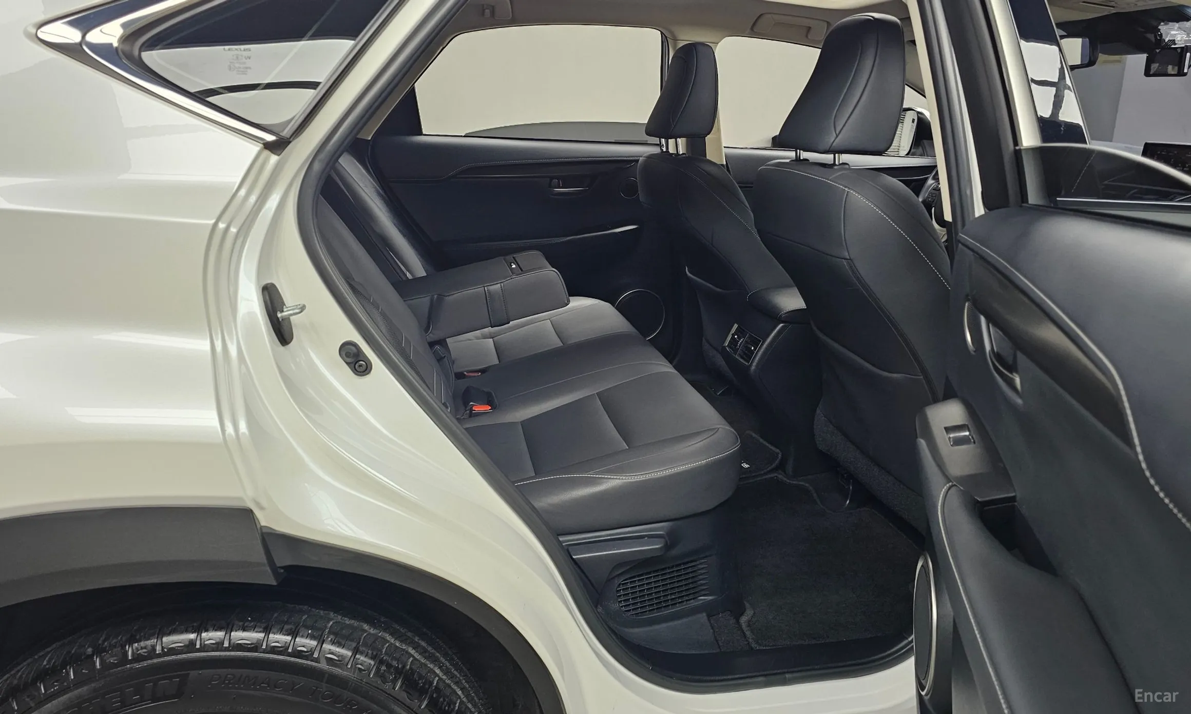 Lexus NX300h превью 12