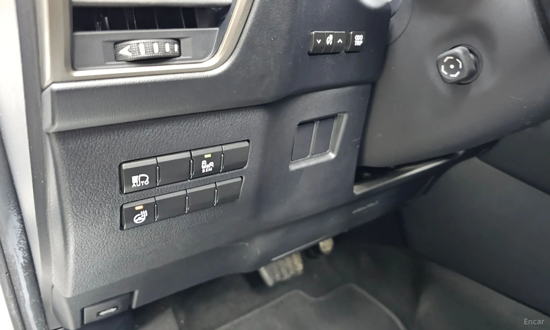 Lexus NX300h превью 14