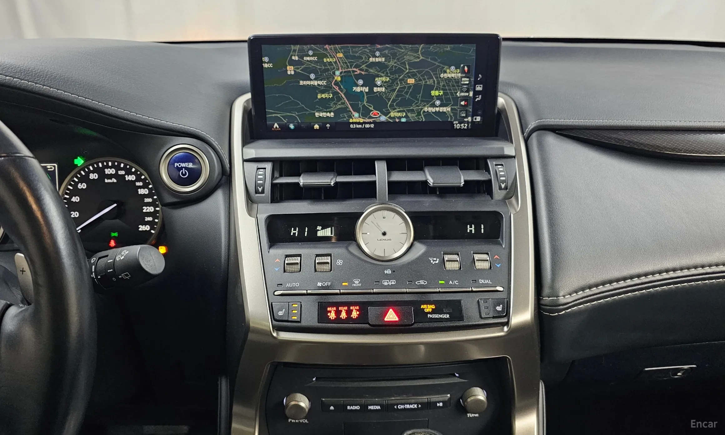 Lexus NX300h превью 16