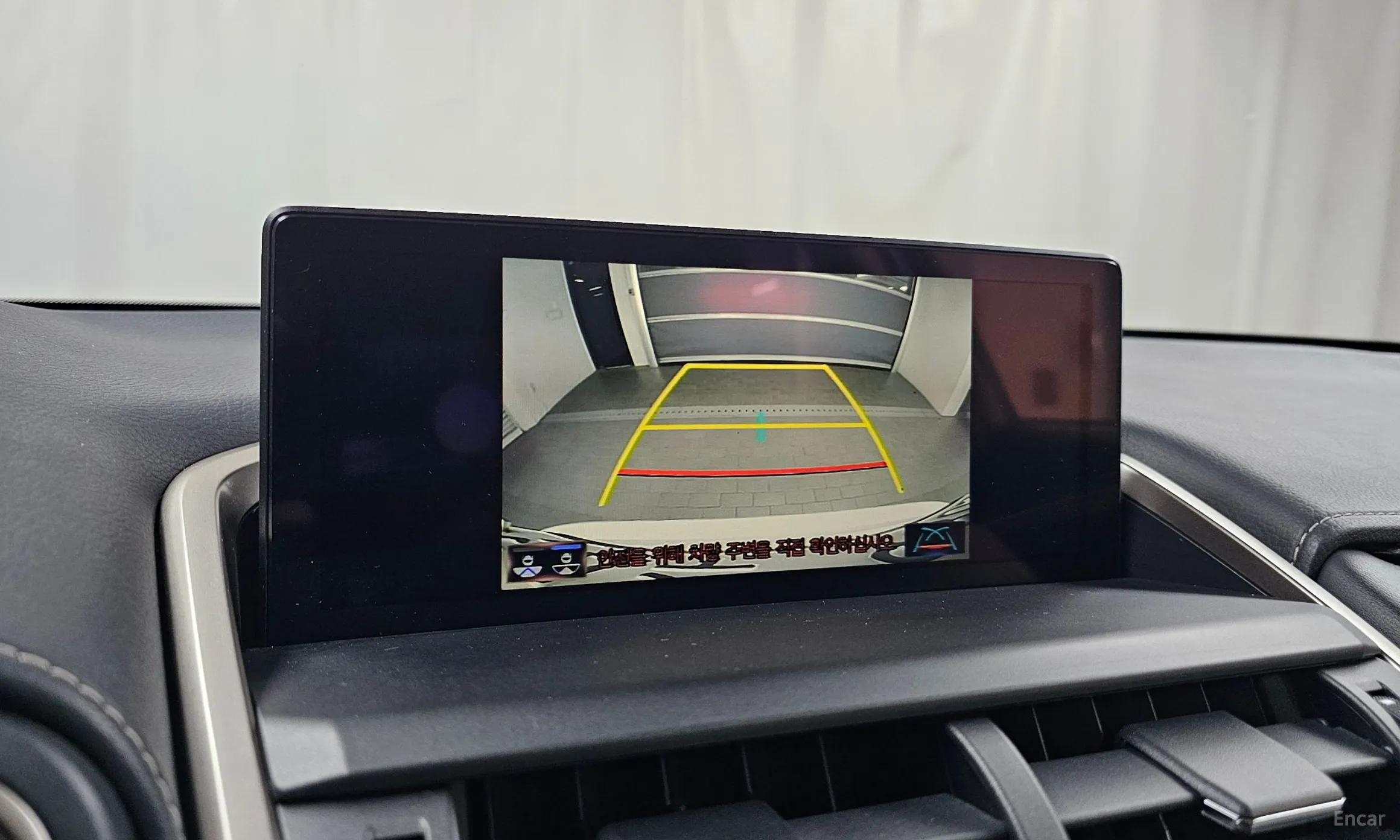 Lexus NX300h превью 17