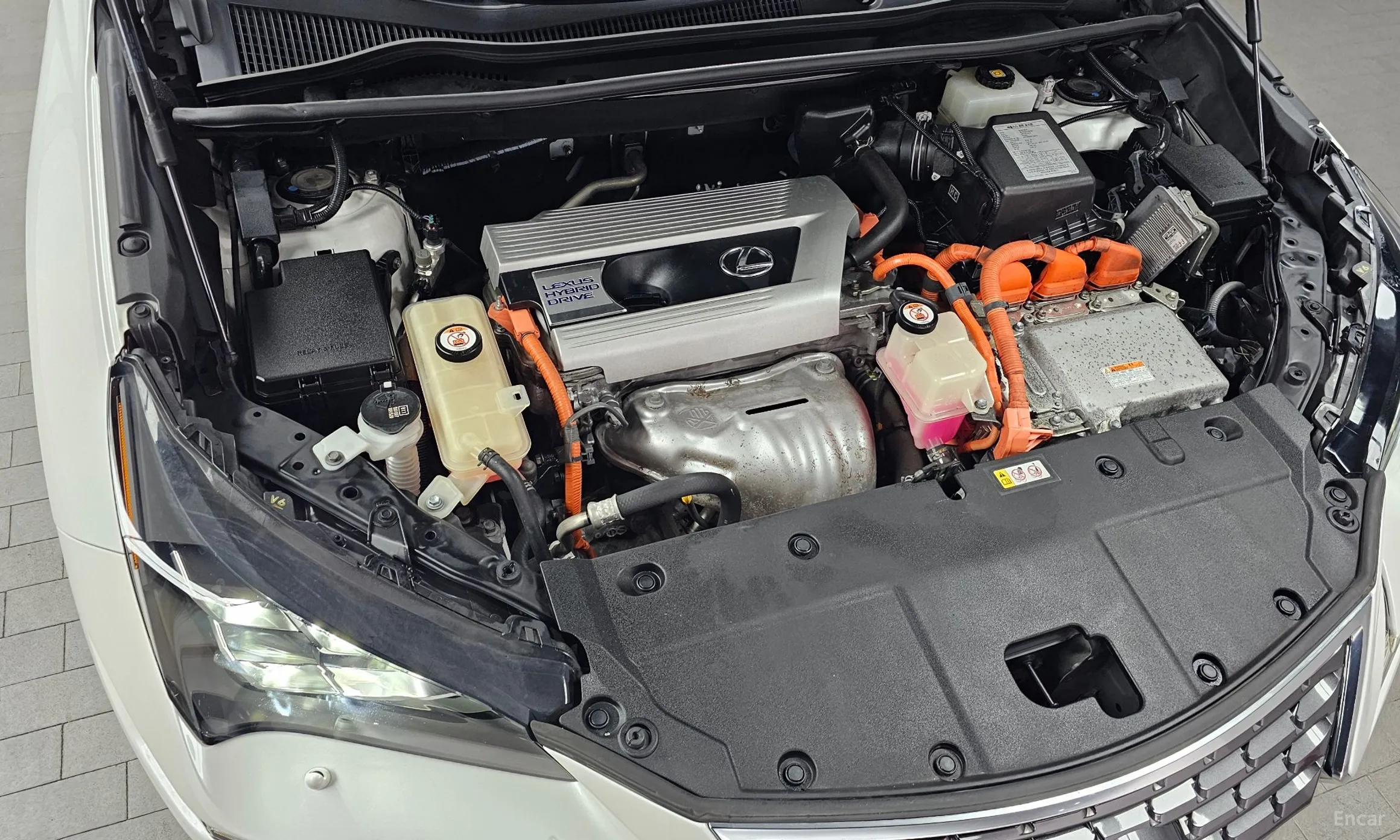 Lexus NX300h превью 6