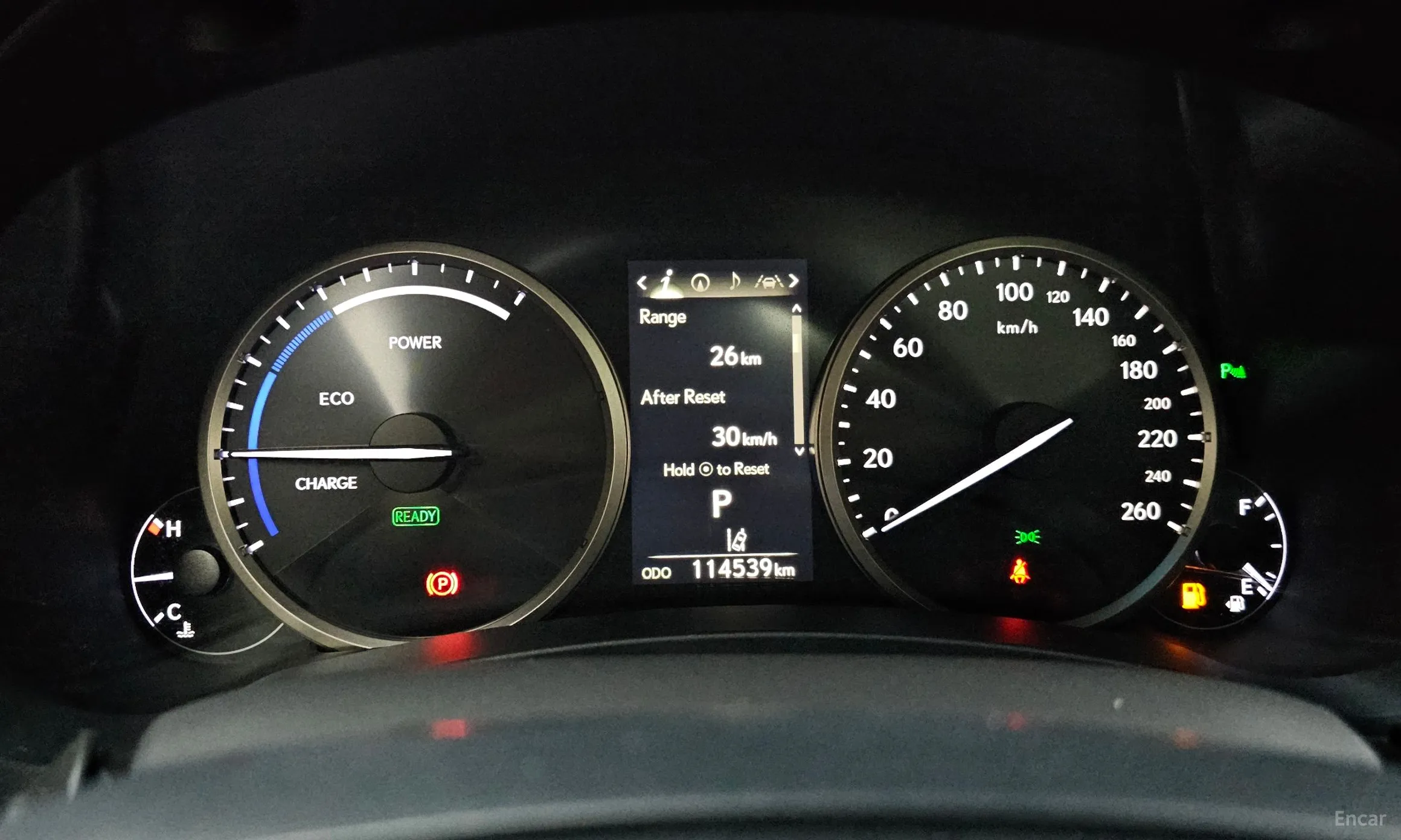 Lexus NX300h превью 8
