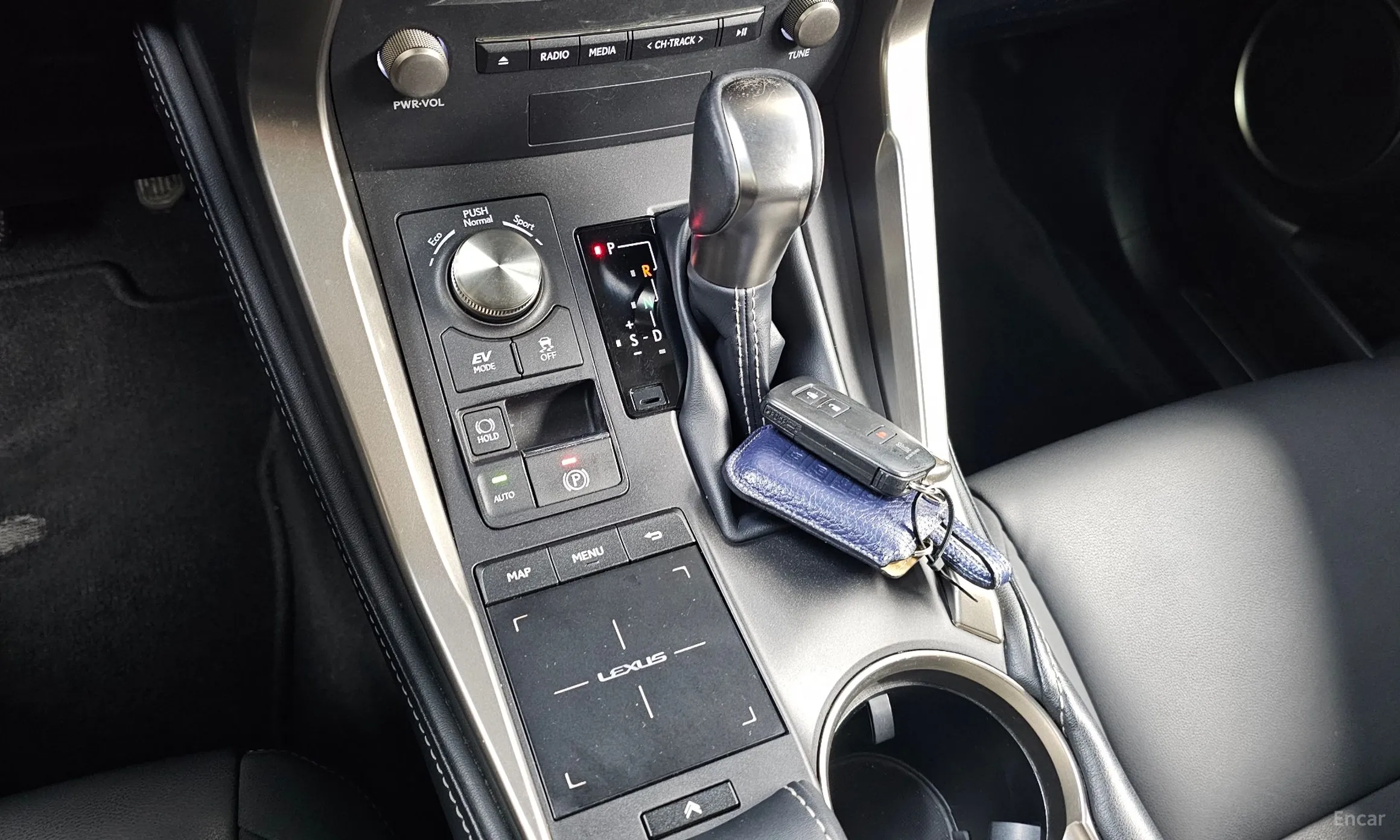 Lexus NX300h превью 9