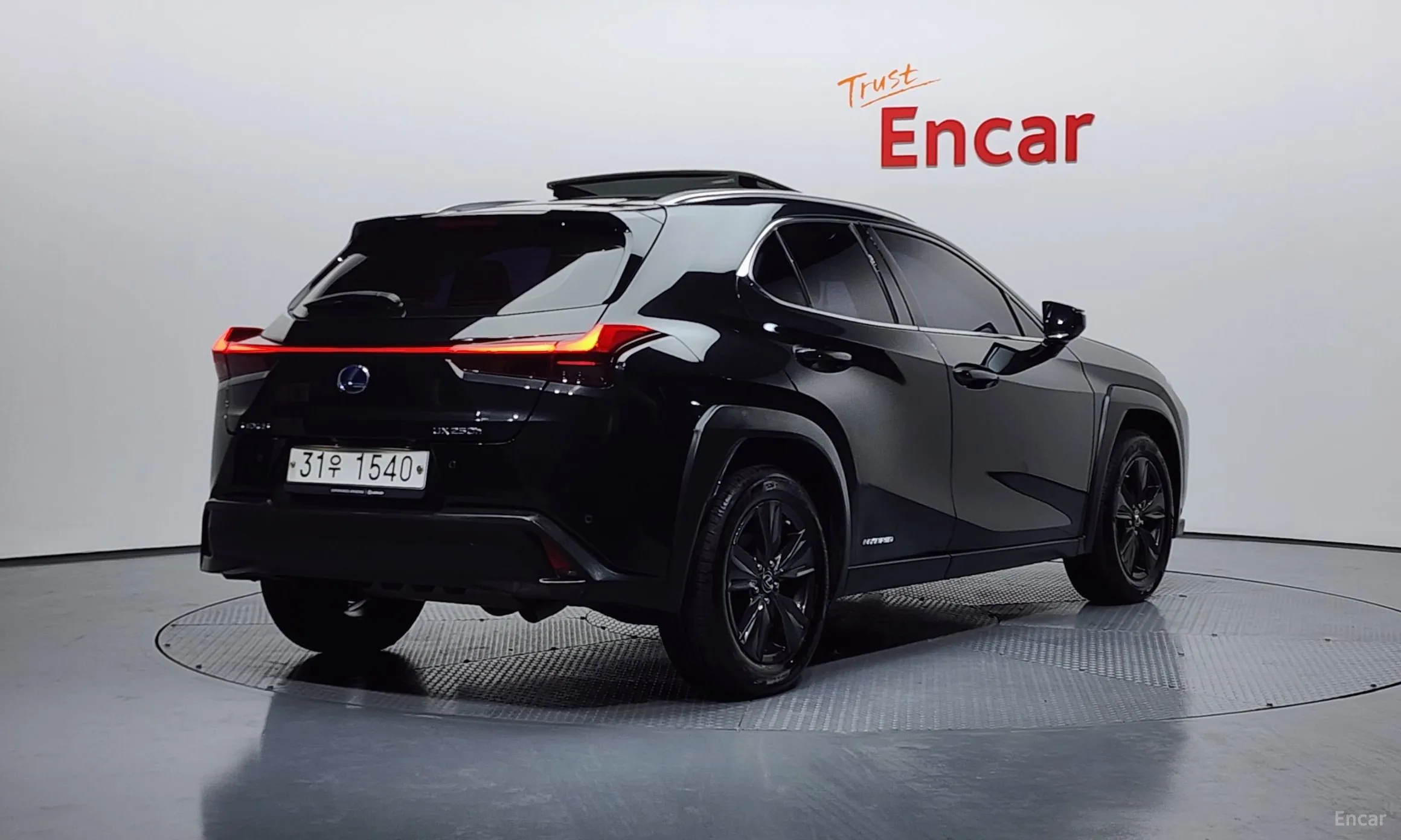 Lexus UX250h превью 2