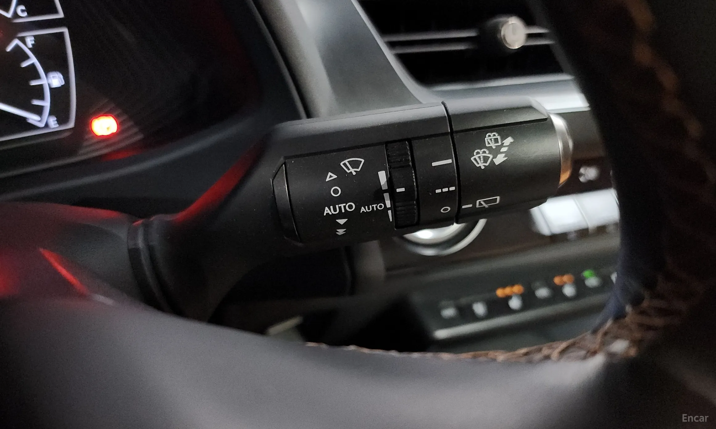 Lexus UX250h превью 17