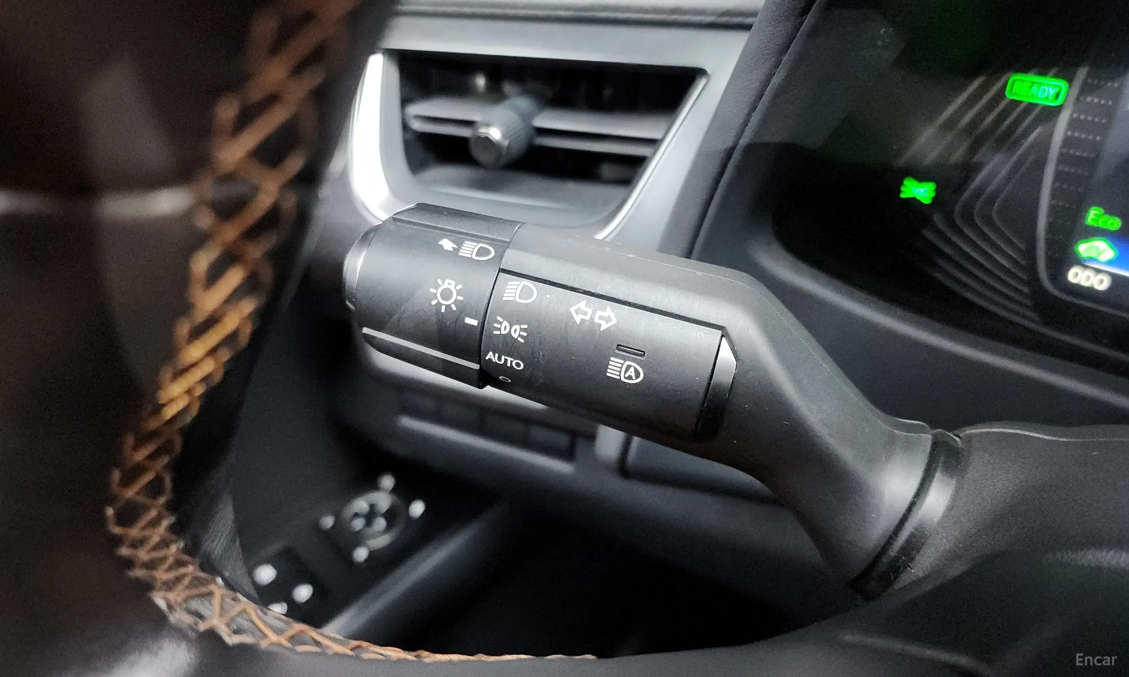 Lexus UX250h превью 18